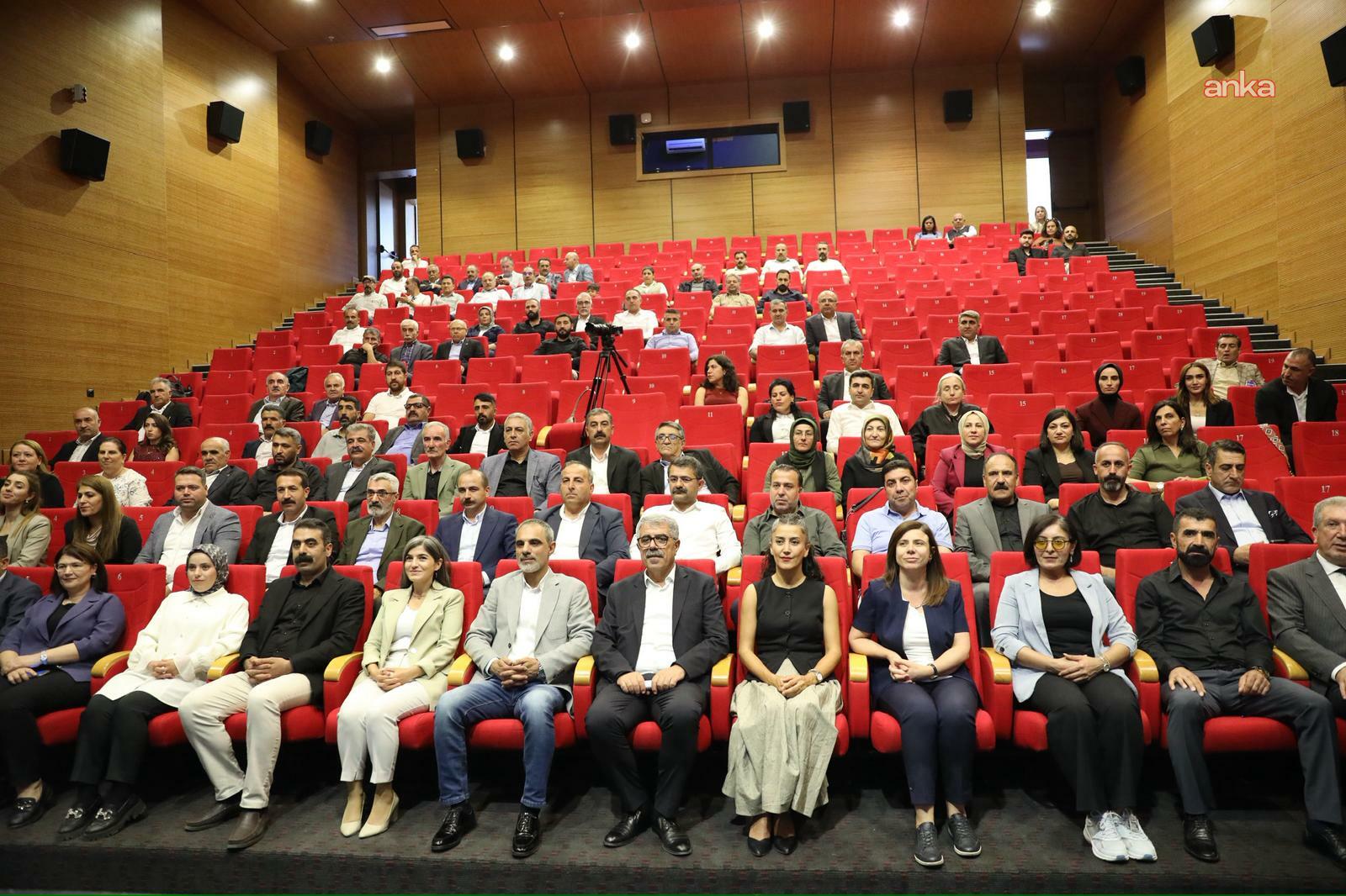 Diyarbakır’da toplanan Güneydoğu Anadolu Bölgesi Belediyeler Birliği: “Kayyum atanan tüm belediyeler iade edilsin”