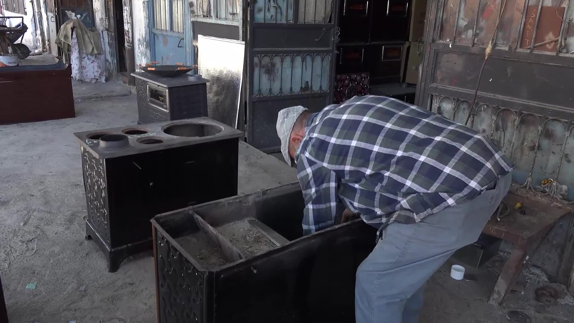 Aksaray’da soba fiyatları cep yakıyor: Yeni sobaya talep azaldı, tamire yönelim arttı