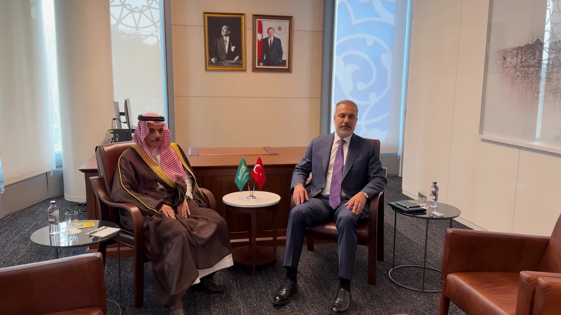 Hakan Fidan, New York’ta Suudi Arabistan Dışişleri Bakanı Faysal bin Ferhan ile görüştü