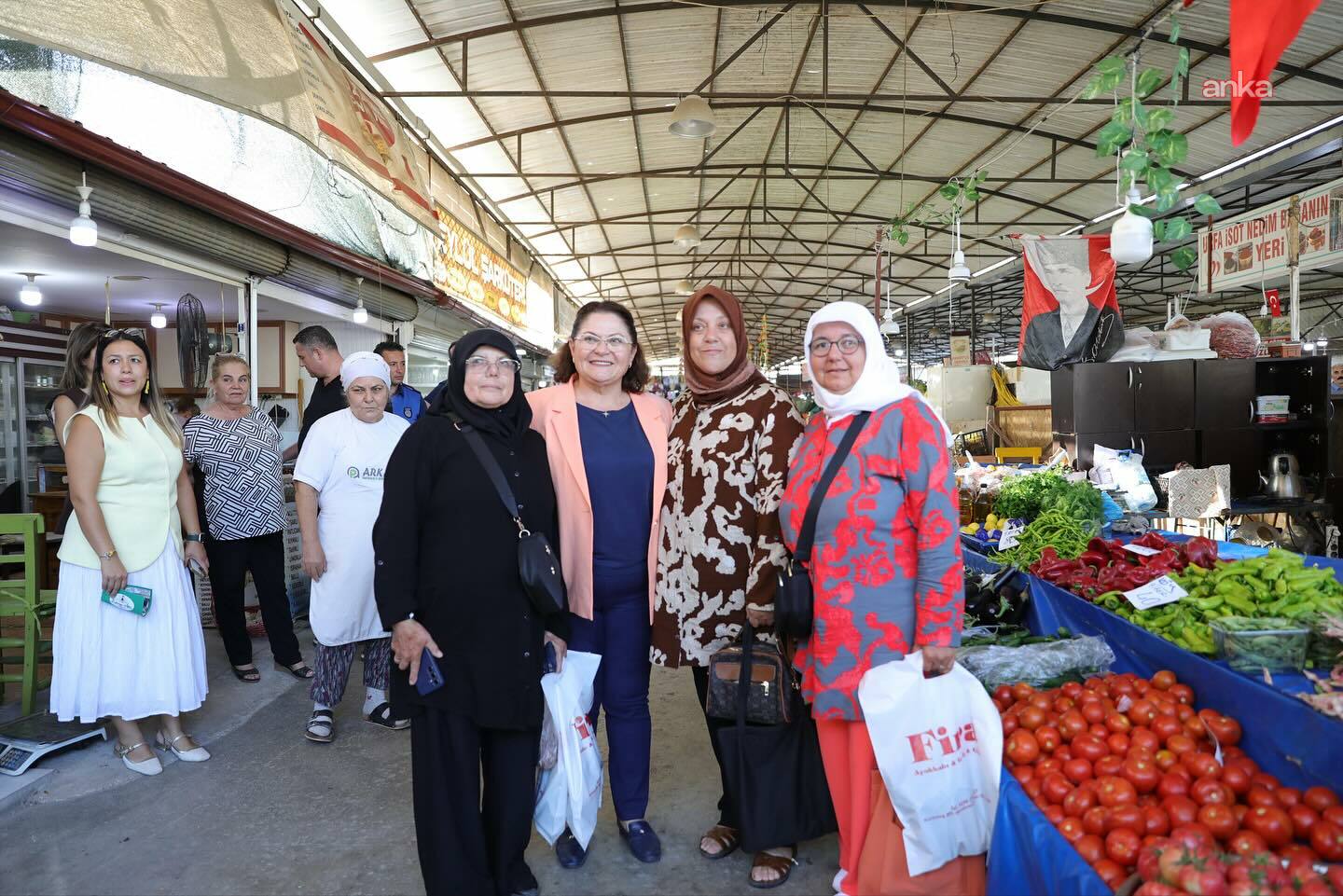 Didim Belediye Başkanı Gençay, Mavişehir Halk Pazarı’nı ziyaret etti