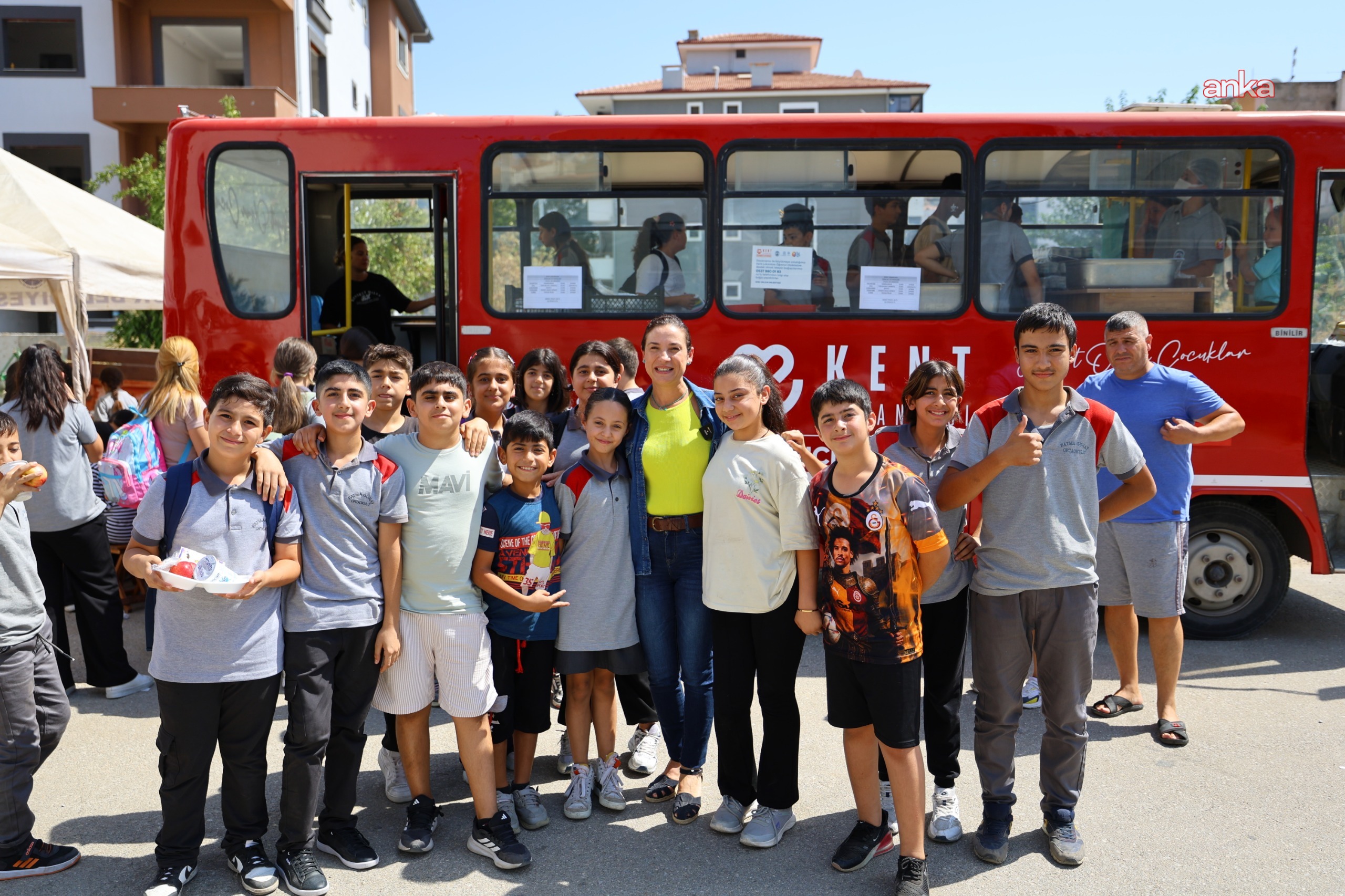 Selçuk'ta üçüncü Kent Lokantası Öğrenci Otobüsü hizmete başladı