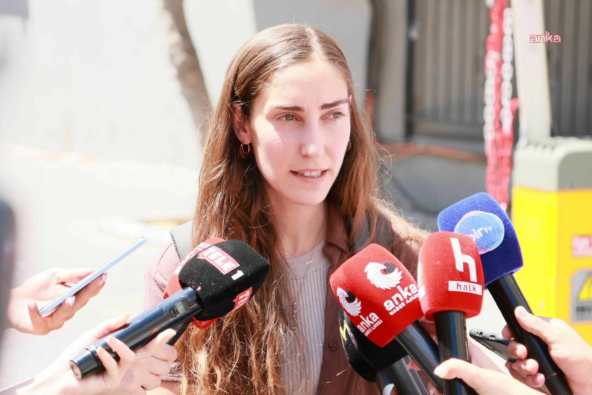Kooperatif davasında 3.gün…Tunç Soyer’in kızı Defne Soyer babasını savundu: Gerçek dışı bir savunma yapıyorum