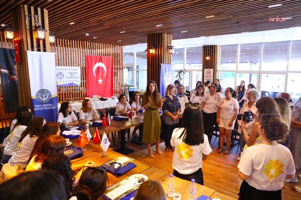 Genç kadın liderler Çeşme'de buluştu