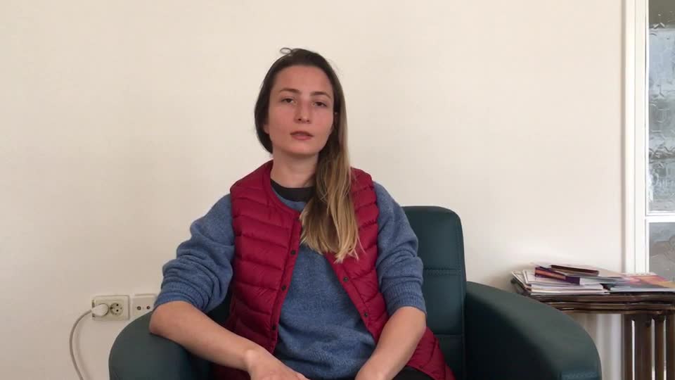 HASTANE ÖNÜNDE GÖZALTINA ALINAN SAĞLIKÇI: KÜÇÜK GÖZALTI ARACINDA UZUN SÜRE BEKLETİLDİK