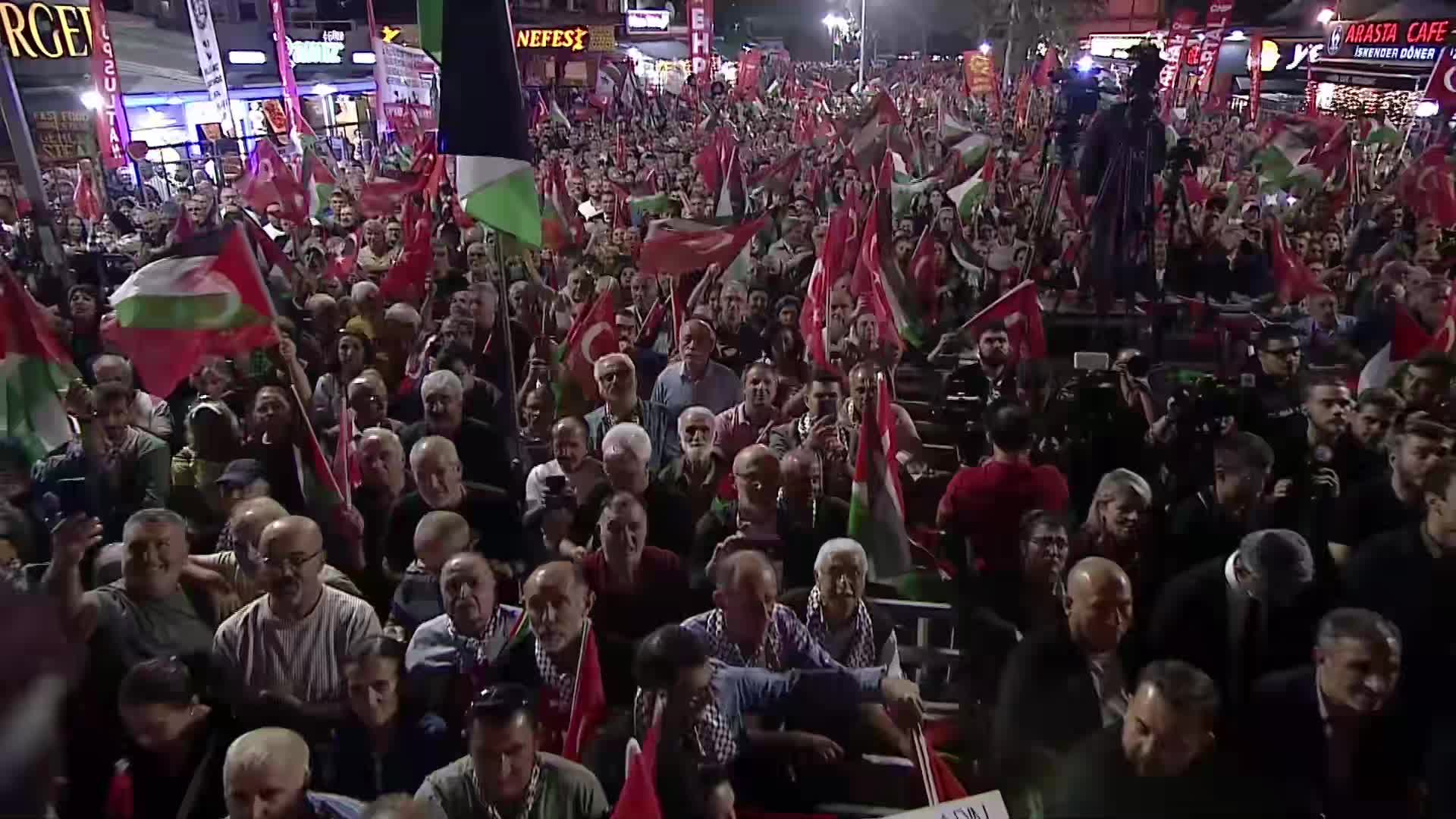 CHP’den “Filstin’e Destek” mitingi… Özgür Özel: “Netanyahu ile kayıkçı kavgası yapıp Trump’tan randevu dilenenler, İsrail’in yaptığı zulme engel olamazlar”