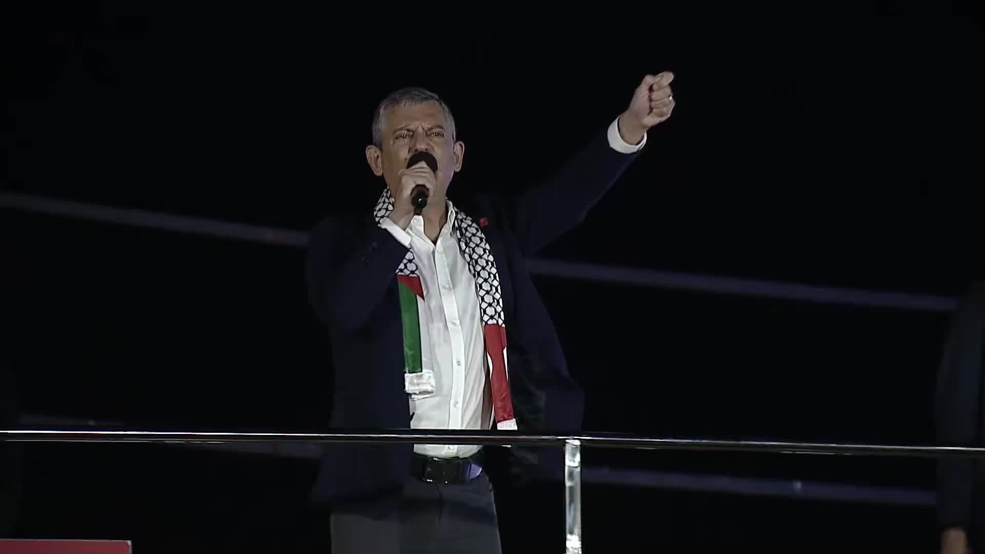 CHP'den ''Filistin'e Destek'' mitingi... Özgür Özel: Biz Yaser Arafat'ın koluna giren, elini tutan Bülent Ecevit'in durduğu yerdeyiz