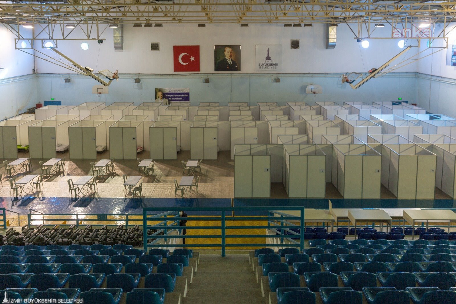 İZMİR BÜYÜKŞEHİR EVSİZLER İÇİN HAREKETE GEÇTİ: "SOKAKTA KİMSE KALMASIN"