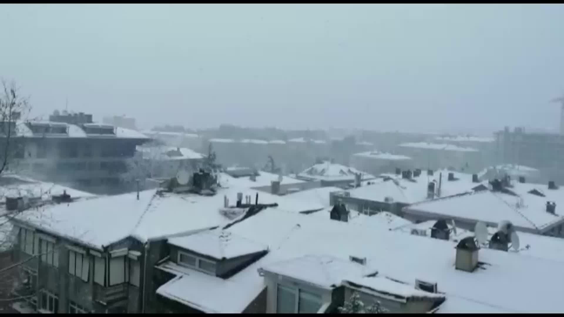 İSTANBUL'DA KAR YAĞIŞI DEVAM EDİYOR