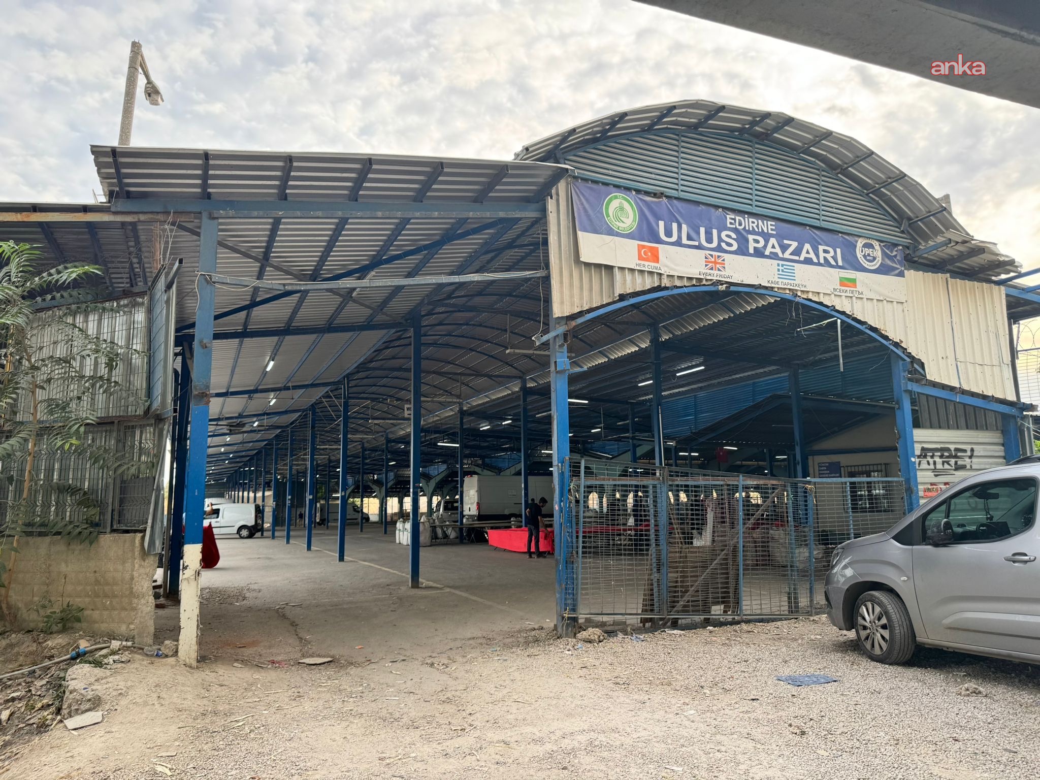 Kapatılan Ulus Pazarı mahkeme kararıyla yeniden açıldı