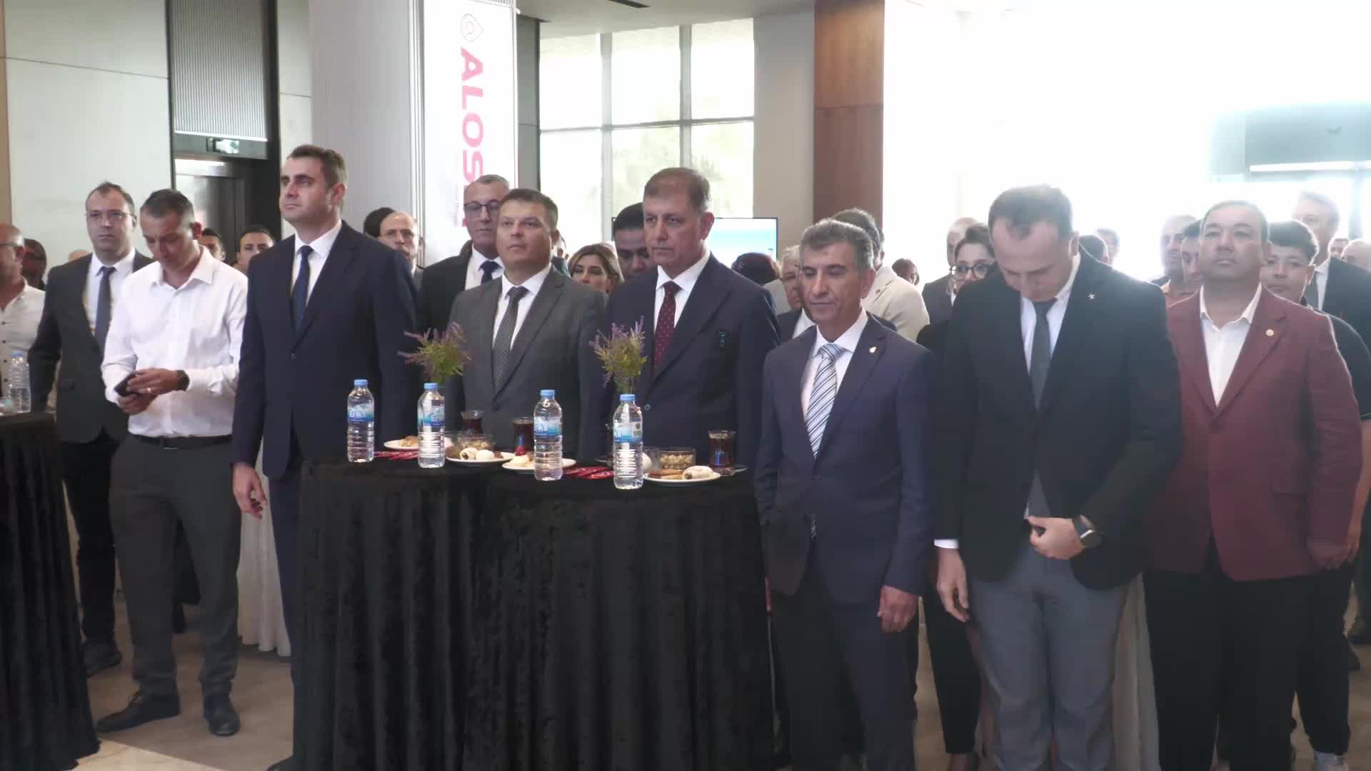 İzmir’de Aliağa-Kent merkezi arasında sıfır emisyonlu otobüs hattı açıldı