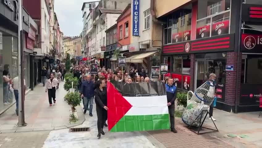 Fındıklı'dan Filistin'e destek yürüyüşü... Ercüment Şahin Çervatoğlu: “Netanyahu'yla Trump'la kol kola gezenler, cami avlularında Filistin diyor"