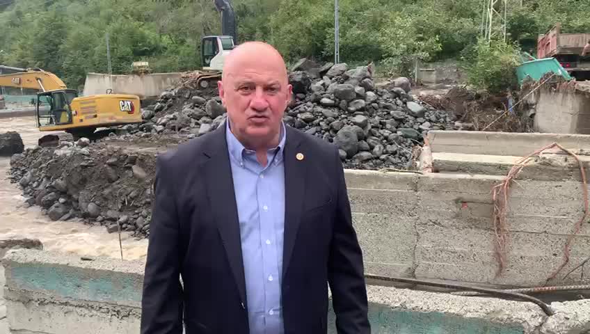 CHP'li Bayraktutan, sel felaketi yaşanan Borçka'da inceleme yaptı: "Mağduriyet giderilmeli"