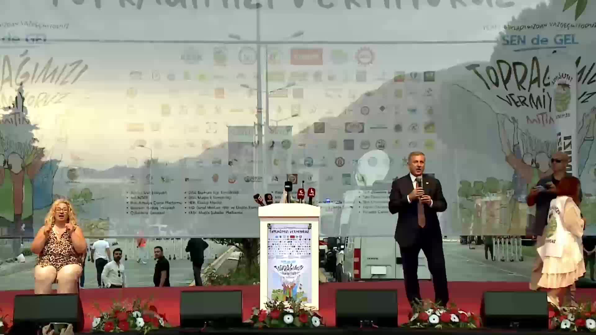 “Toprağımızı Vermiyoruz” mitingi… Tülay Hatimoğulları, Selçuk Özdağ, Sera Kadıgil'den maden yasasına tepki