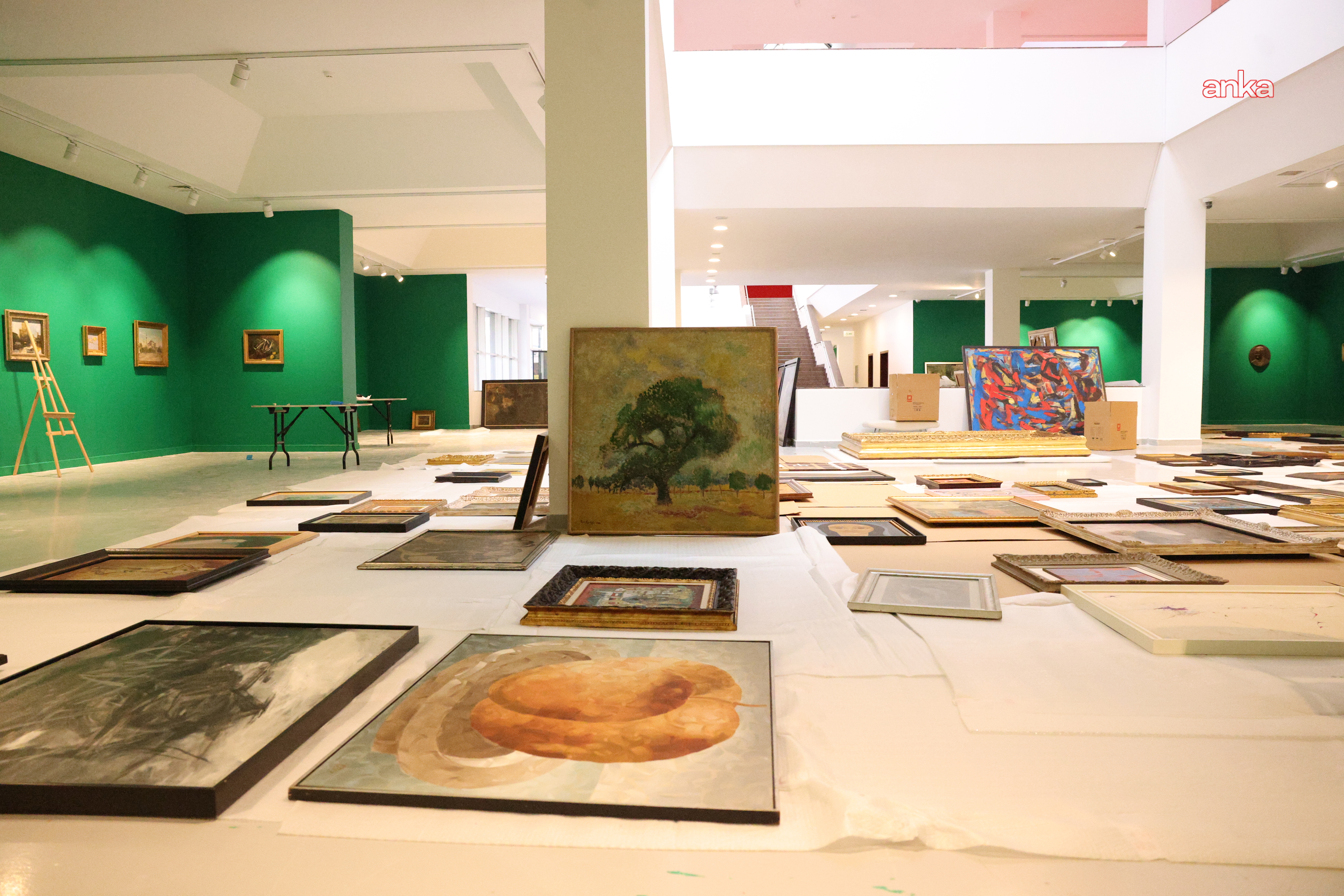 Çankaya'da yeni kültür sanat sezonu "Zamanın Renkleri" sergisi ile başlıyor