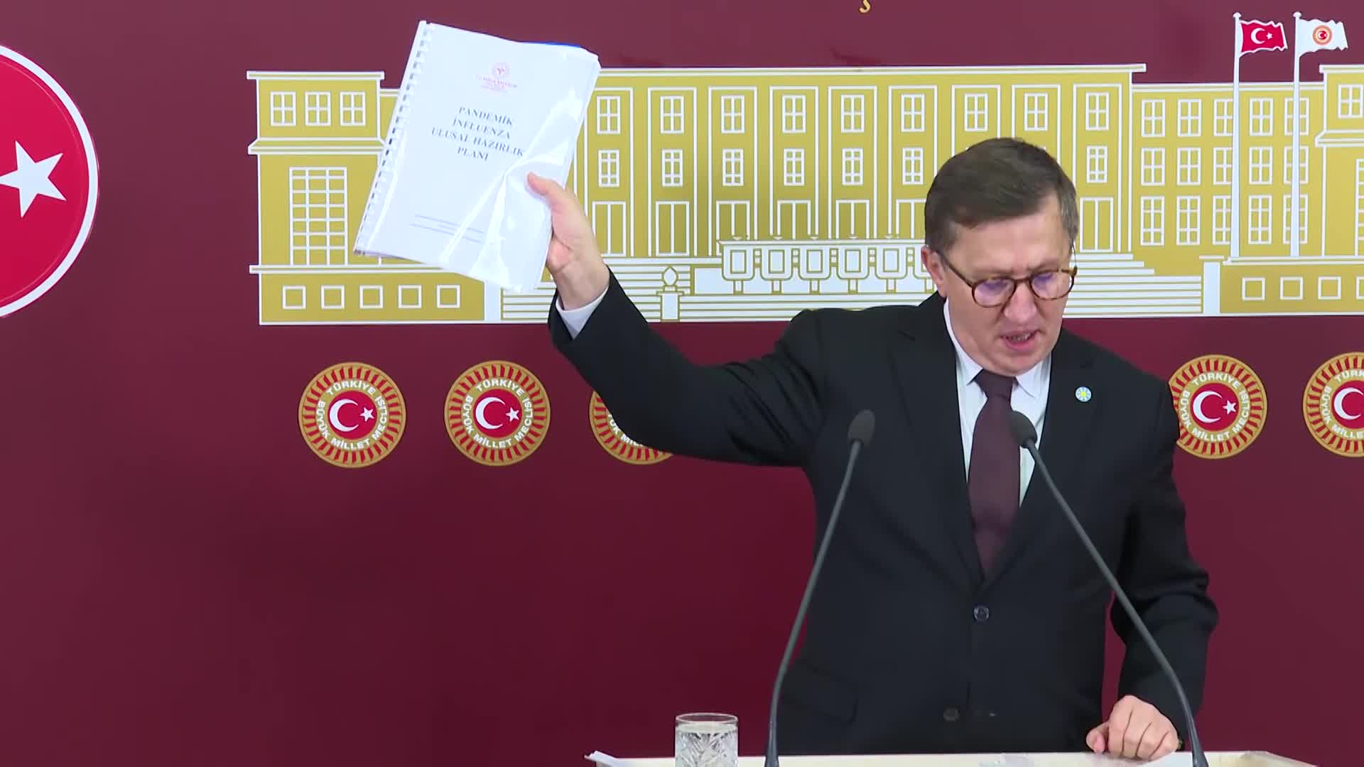 "PANDEMİYİ DURDURMANIN TEK YOLU SOKAĞA ÇIKMA YASAĞIDIR "