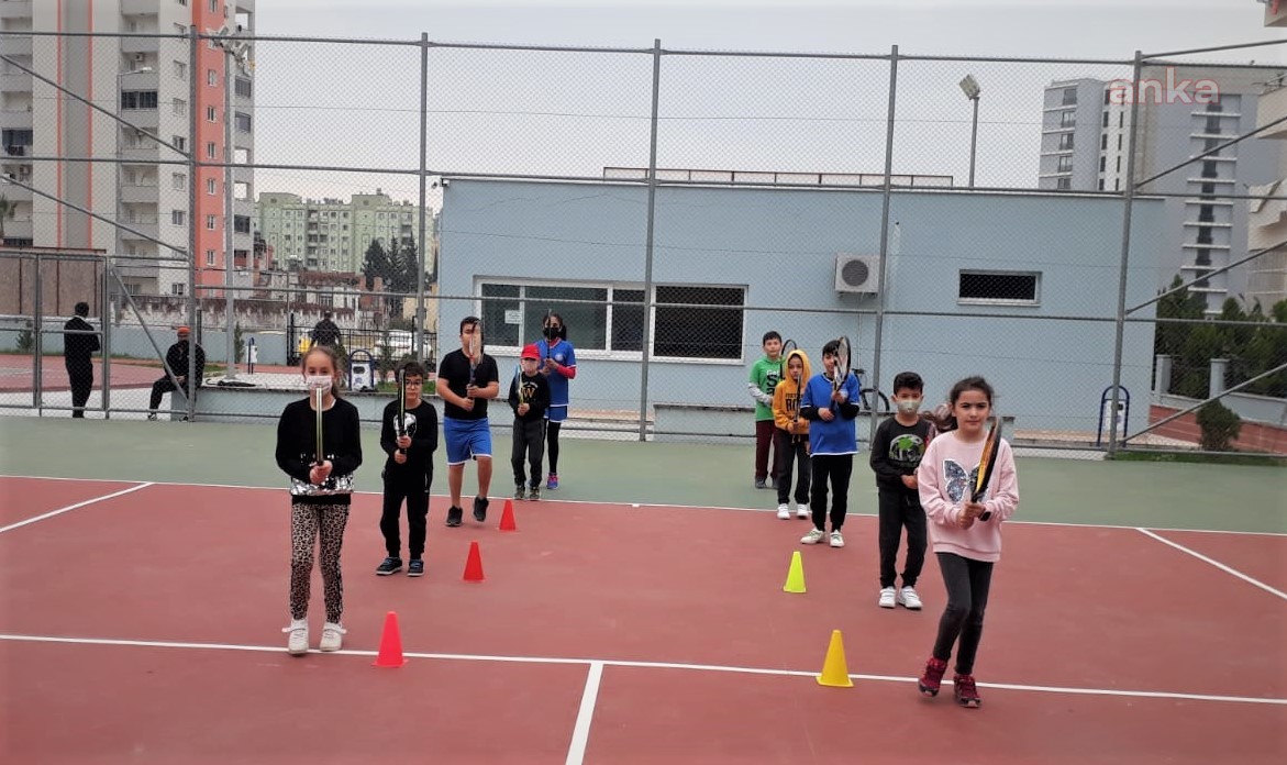 SEYHAN BELEDİYESİ'NDEN 3 AYRI NOKTADA TENİS KURSU