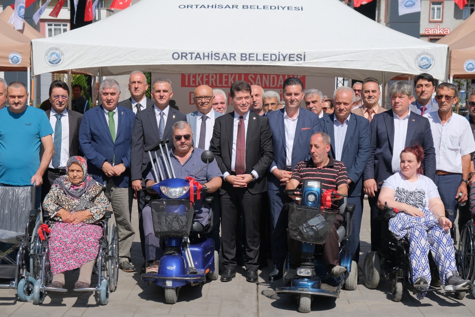 Ortahisar Belediyesi’nin engelli bireylere akülü sandalye ve yatak desteği sürüyor