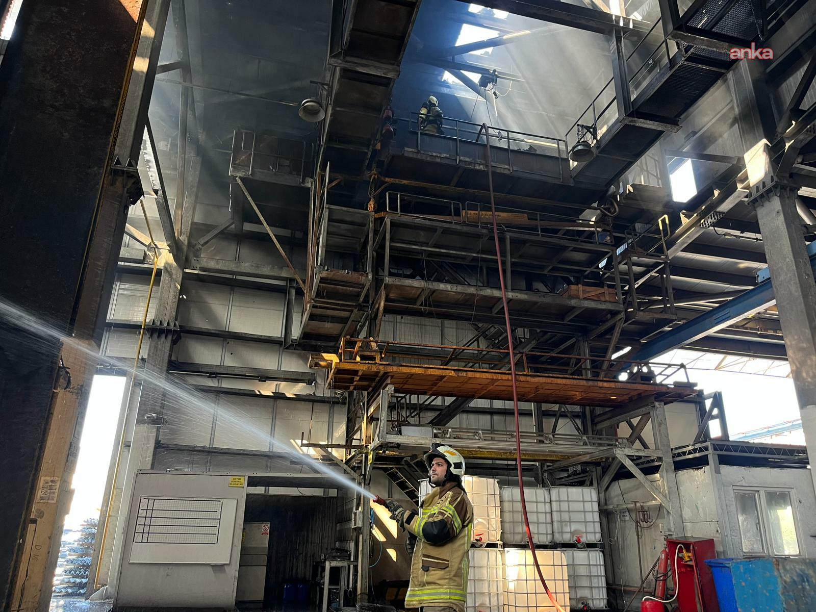 İzmir İtfaiyesi, ALOSBİ’deki fabrika yangınını kontrol altına aldı