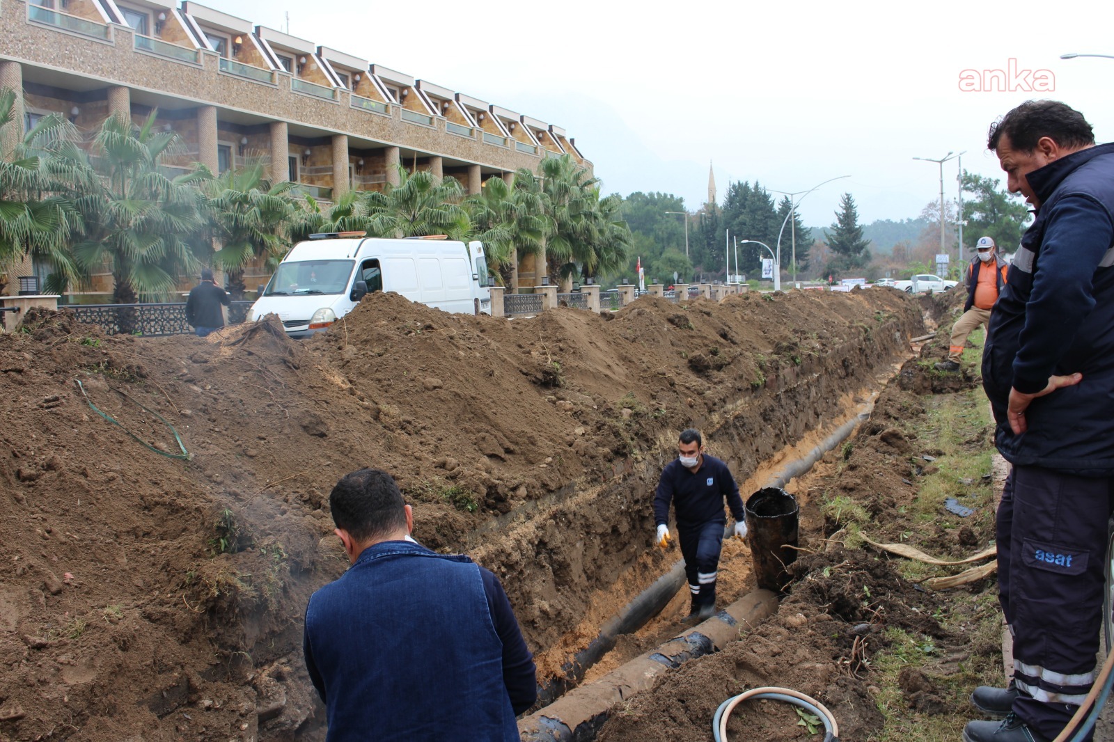 ANTALYA BÜYÜKŞEHİR'DEN KEMER'DEKİ SORUNLU İÇME SUYU HATTINDA ÇALIŞMA