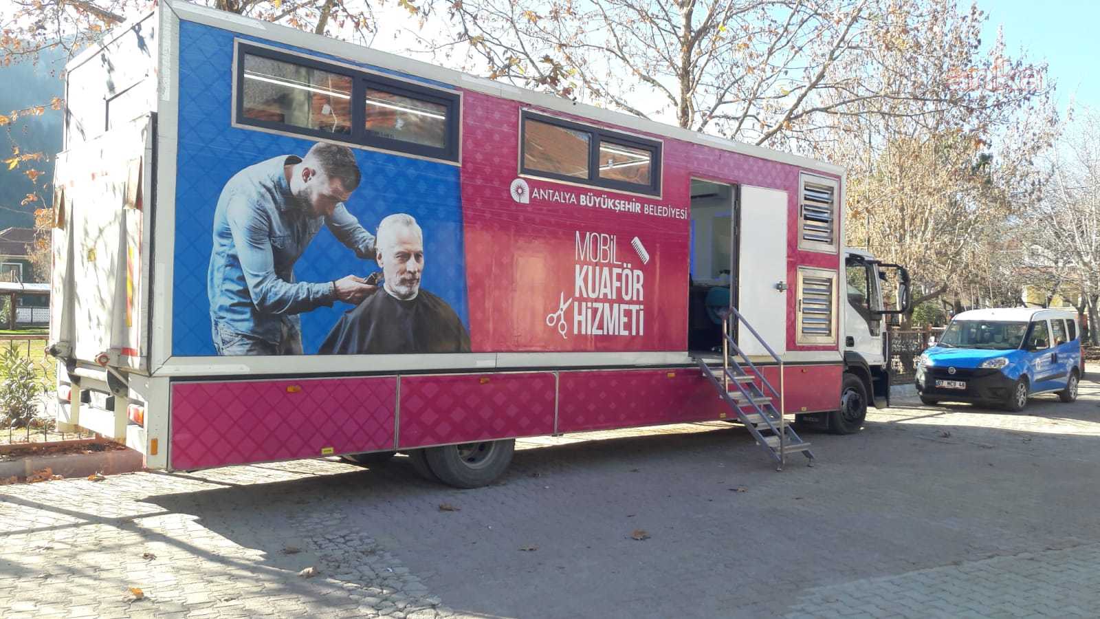 ANTALYA BÜYÜKŞEHİR'İN MOBİL KUAFÖR TIR'I İBRADI VE GÜNDOĞMUŞ'TA