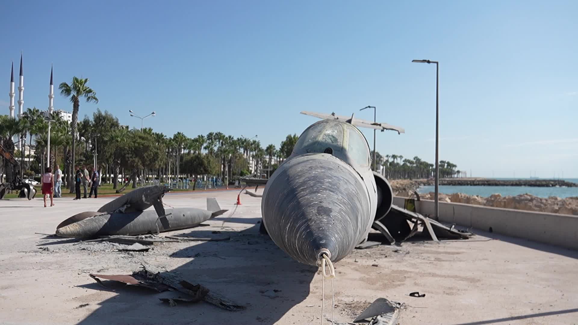 Mersin’in simge uçağı, korozyon nedeniyle yerinden kaldırıldı