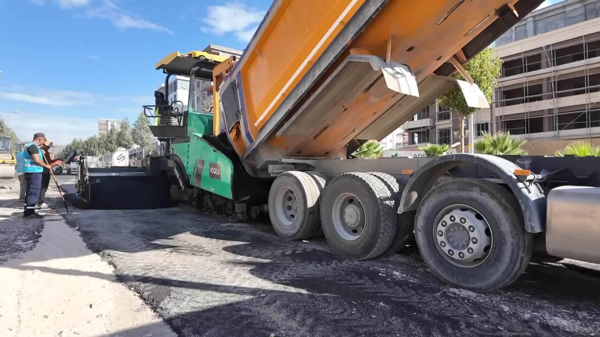 Adıyaman Belediyesi, Filamingo Yolu’nda asfalt serimine başladı