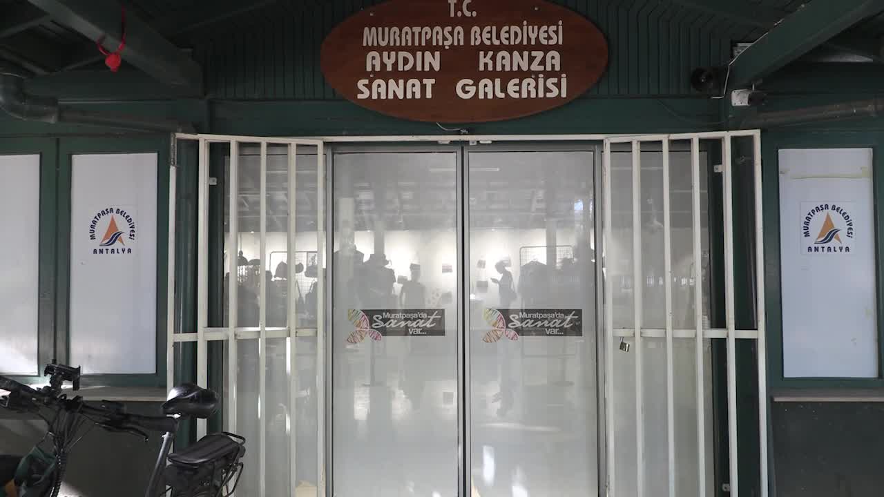 Muratpaşa Belediyesi Yaşlı Evleri üyelerinin el emeği ürünleri Gümüş Eller Sergisi'nde