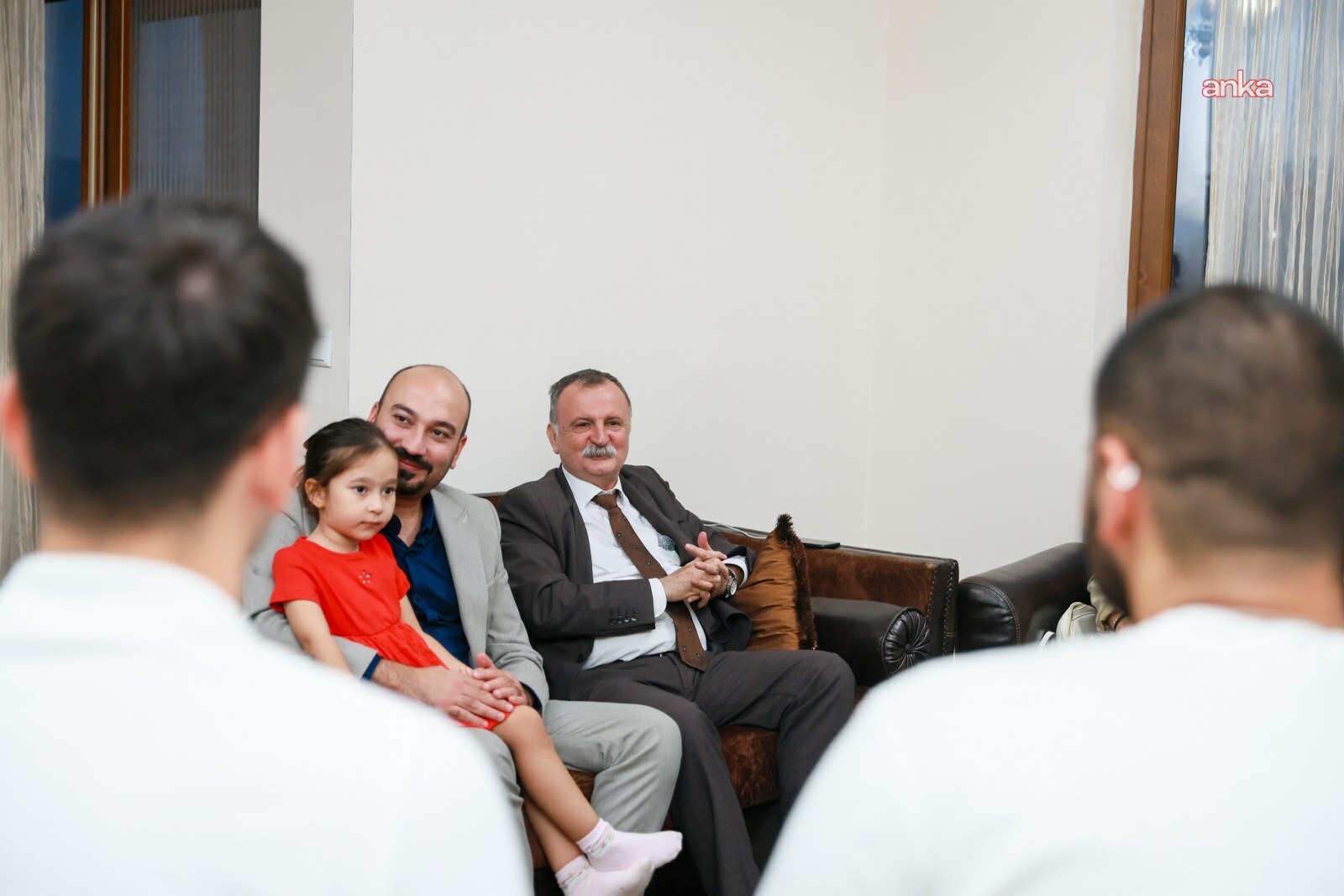 Yunusemre Belediye Başkanı Balaban, üniversiteli gençlerin sofrasına misafir oldu