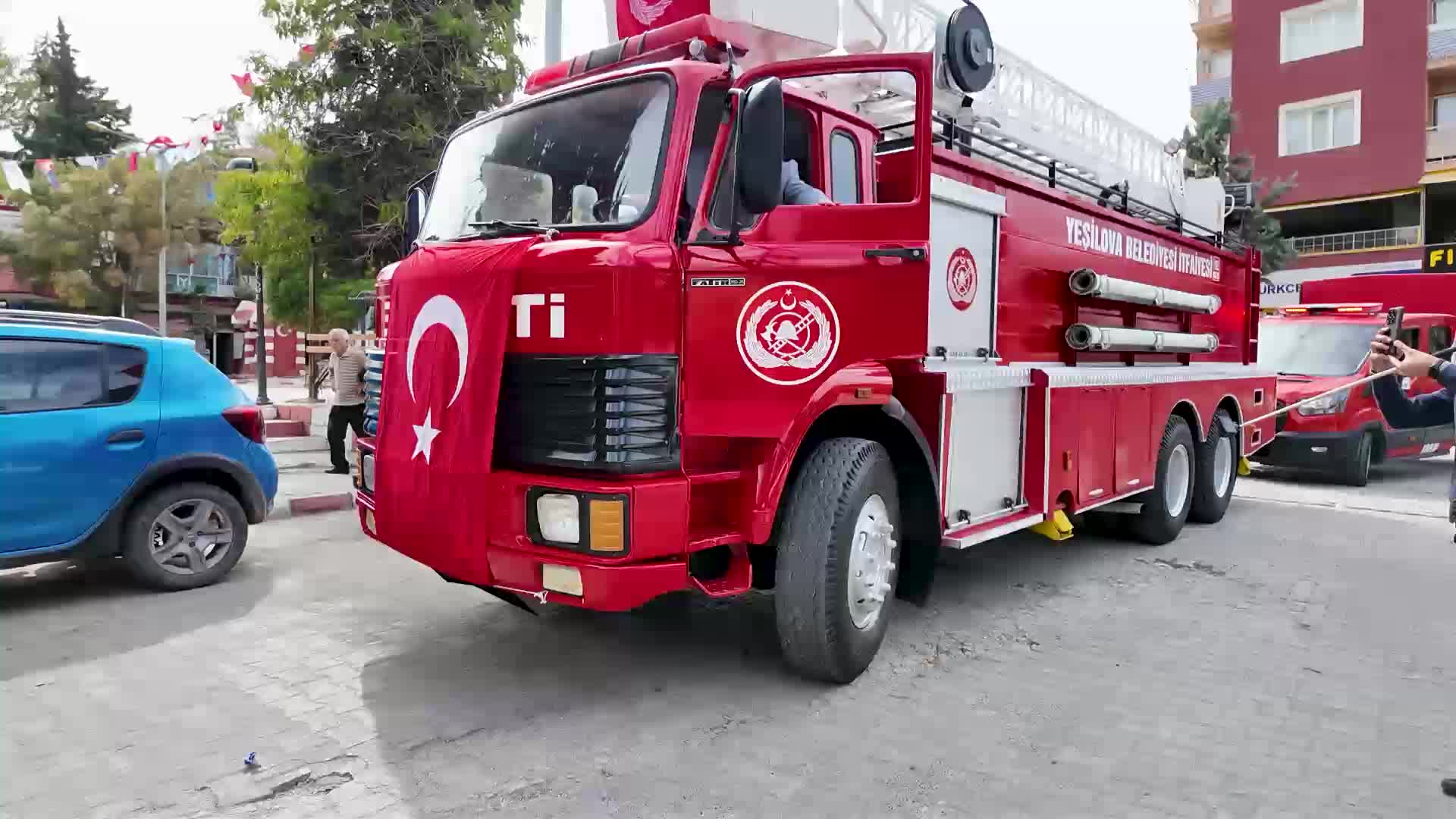 Burdur Belediyesi, Yeşilova Belediyesi’ne itfaiye aracı hibe etti