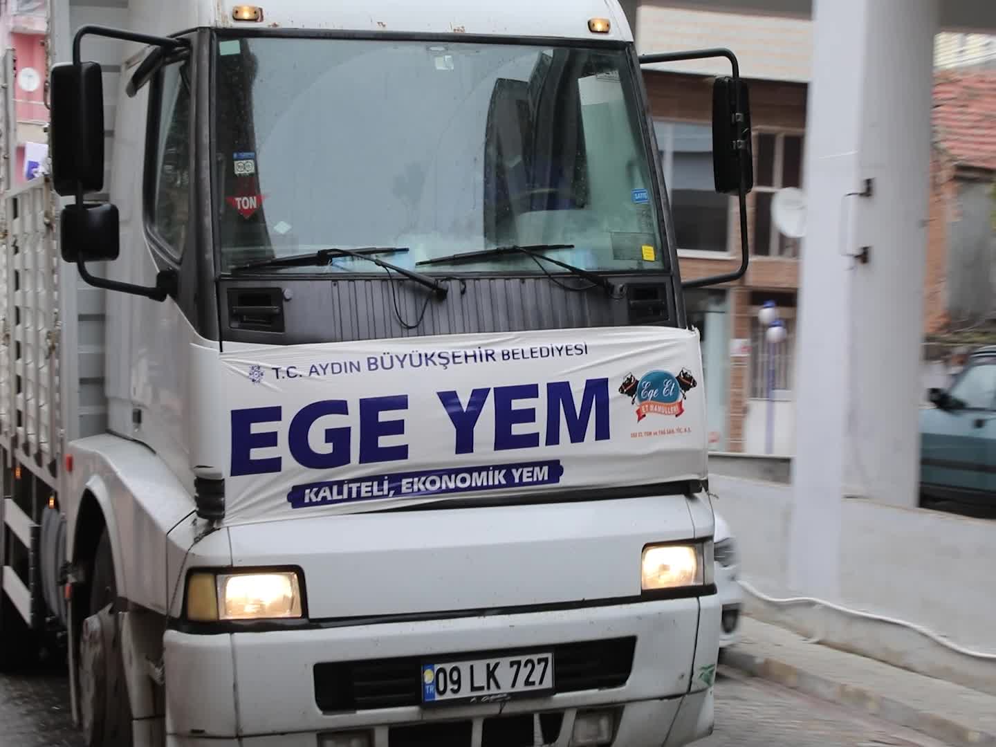 AYDIN BÜYÜKŞEHİR BELEDİYESİ'NDEN KÜÇÜK ÜRETİCİYE YEM DESTEĞİ
