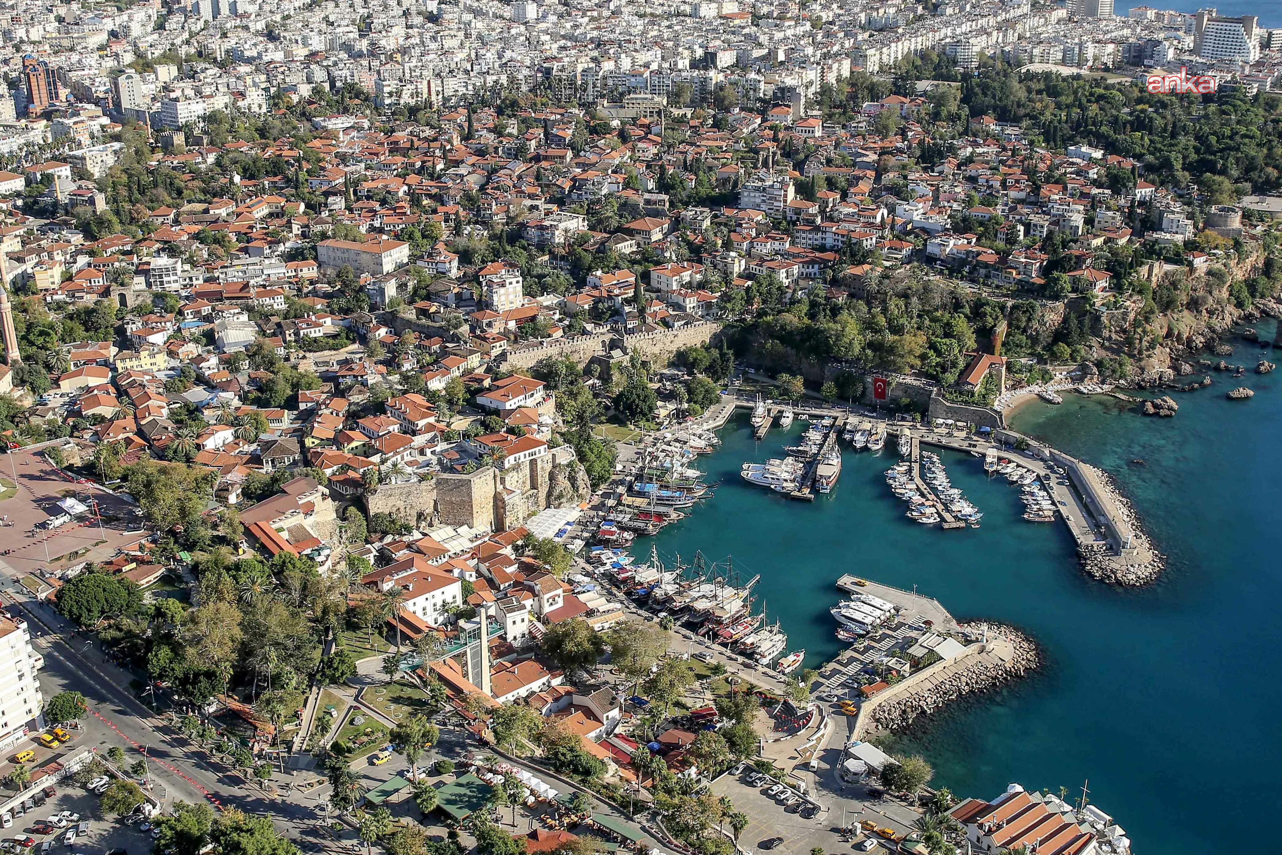 Muratpaşa Belediyesi, tarihi Kaleiçi'ni oryantiring yarışmasına açıyor