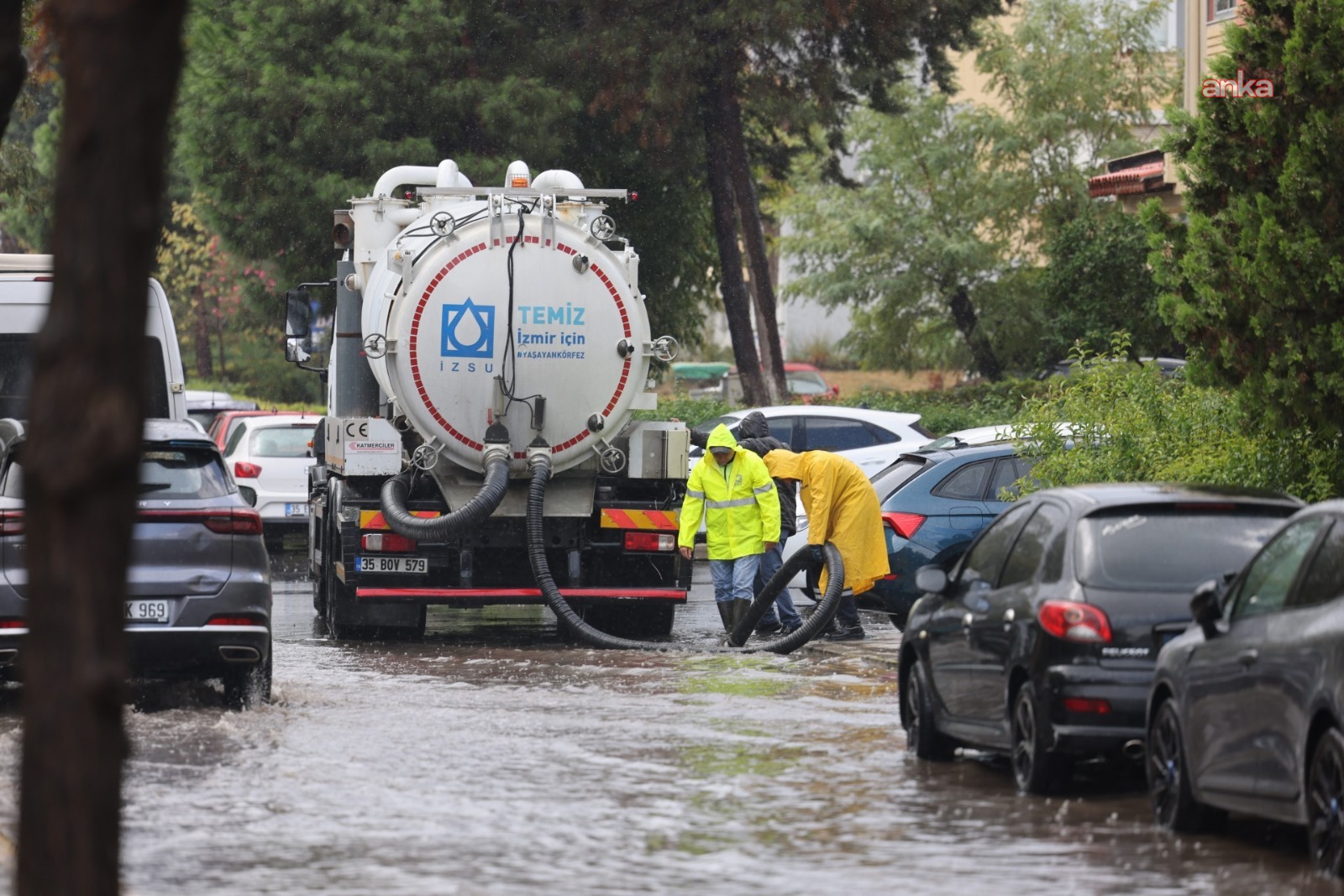 İzmir’de sağanağa karşı İZSU teyakkuzda