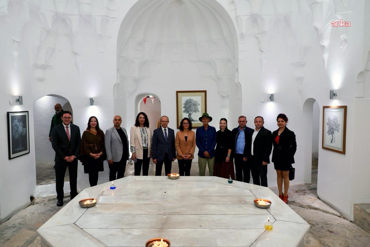 Menteşe'de “Eylül Işığı” sergisi, tarihi hamamda sanatseverlerle buluştu