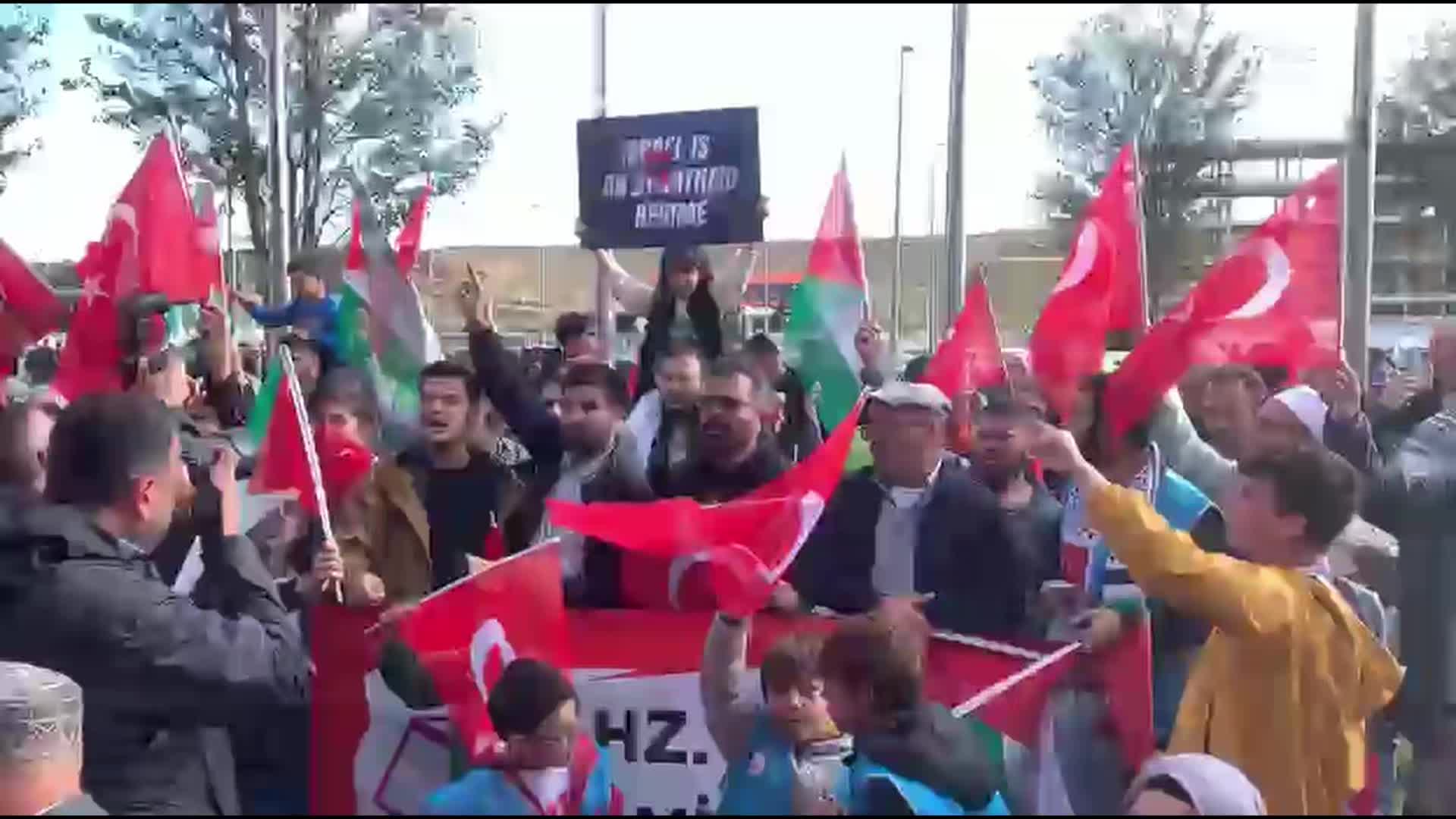 Küresel Sumud Filosunda yer alan 137 kişi İstanbul'a geldi... Sumud Filosu katılımcısı Çanakçı: Amacımız sadece yaşam hakkını savunmaktı