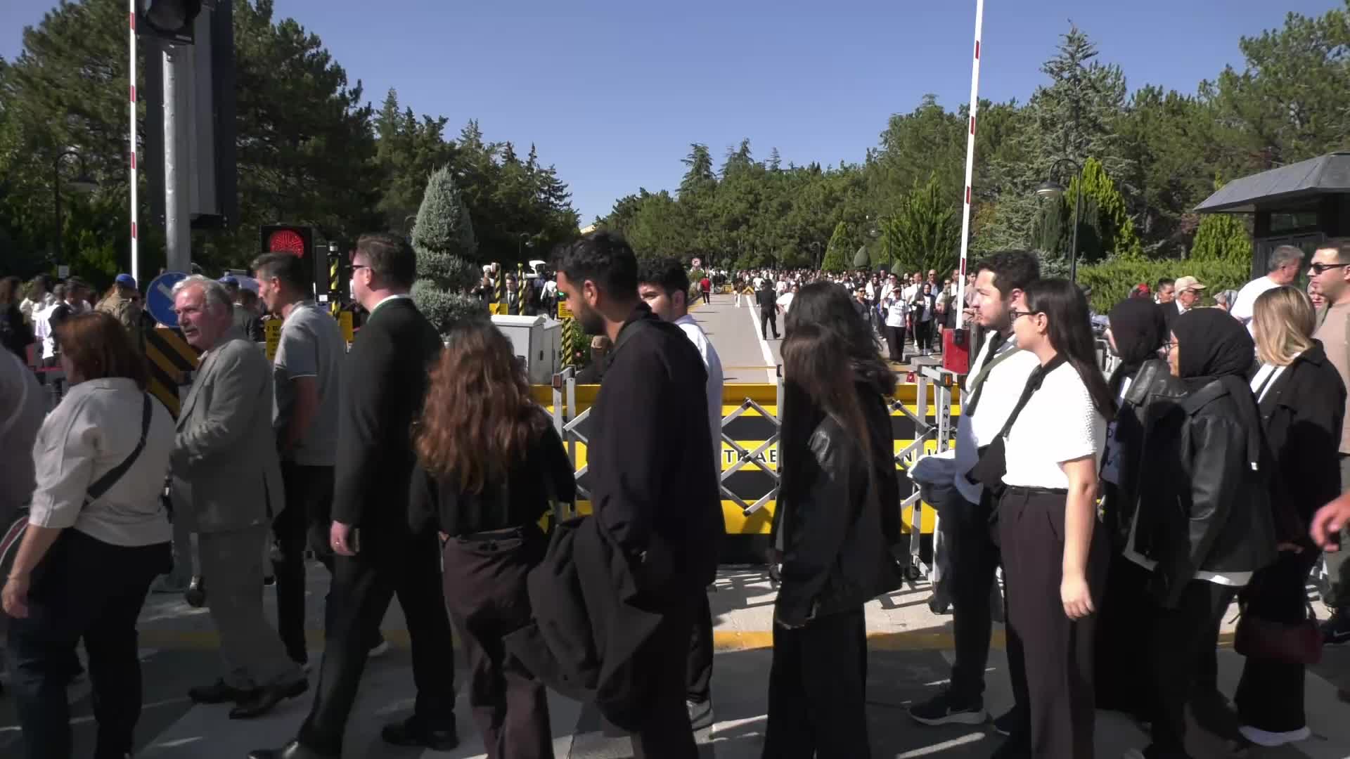 LÖSEV, yaklaşık 100 bin gönüllüyle Anıtkabir'i ziyaret etti: İnanıyoruz ki uyuyan Türk gençliği uyanacak ve harekete geçecektir