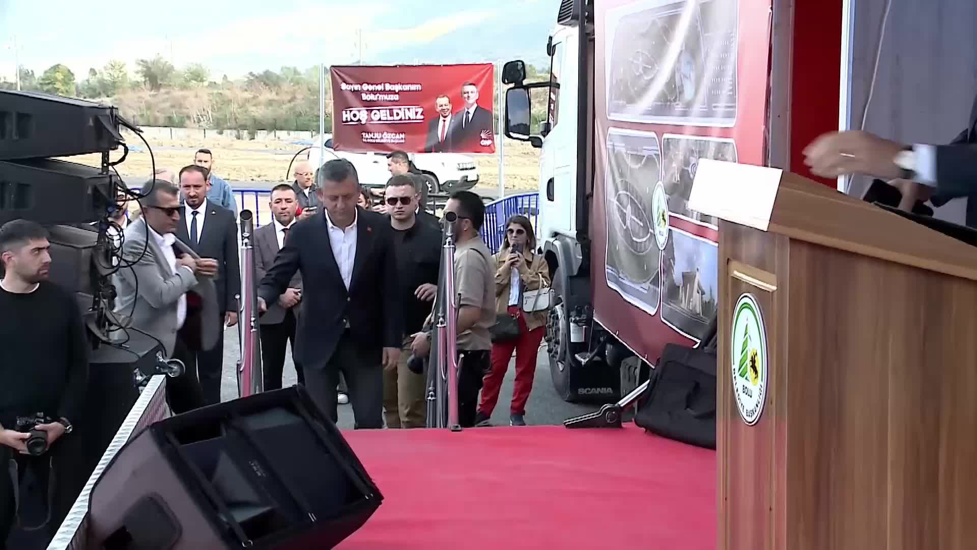 CHP Genel Başkanı Özel'den, Cumhurbaşkanı Erdoğan'a: "TRT'de çıksın o iftiracı yargı kolları başkanını savunsun, ben de o iftiraları nasıl atıldığını anlatayım ona. Hodri meydan"