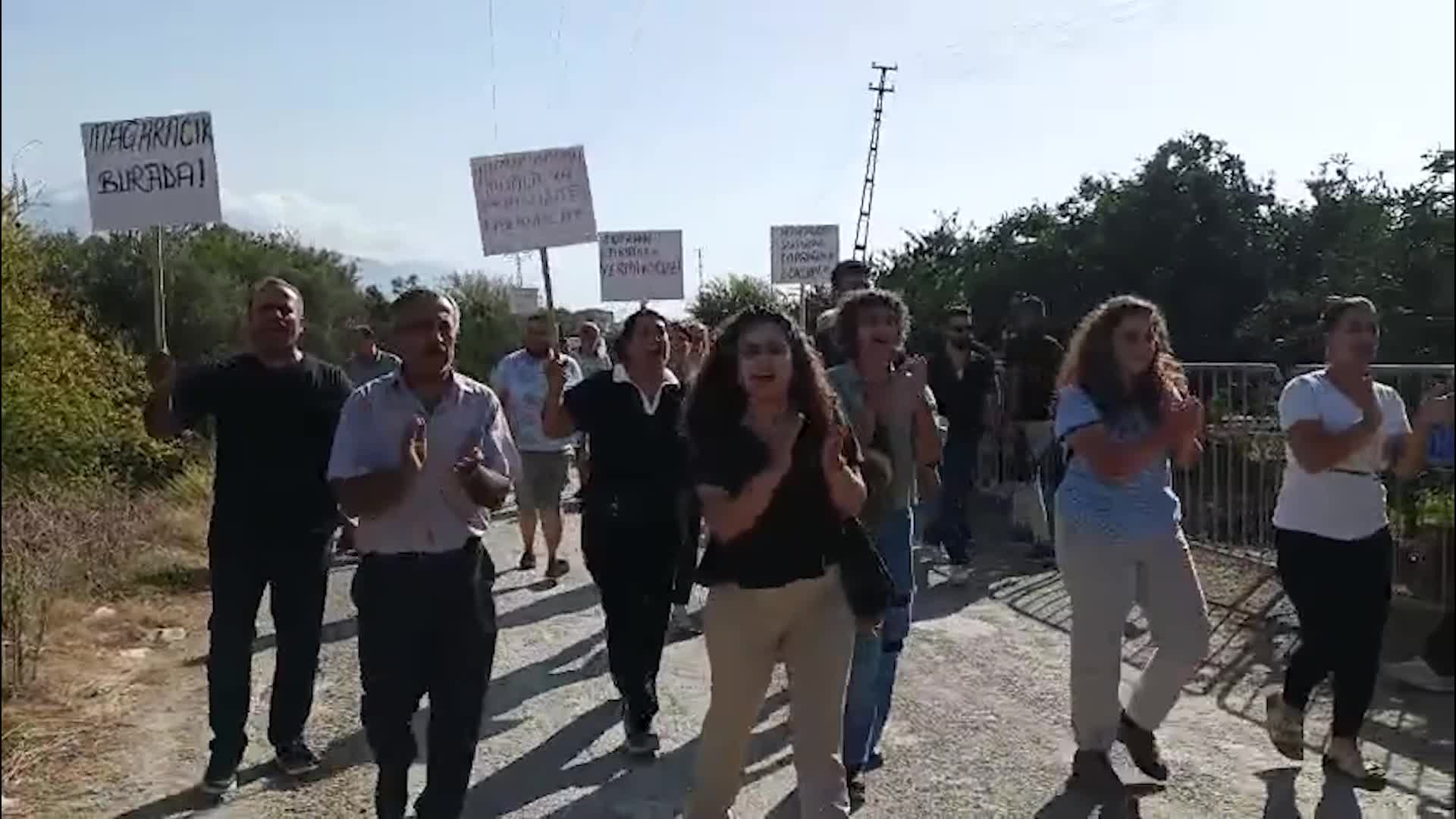 TOKİ için kamulaştırılan Hatay Samandağ'da "Toprağıma Dokunma" mitingi