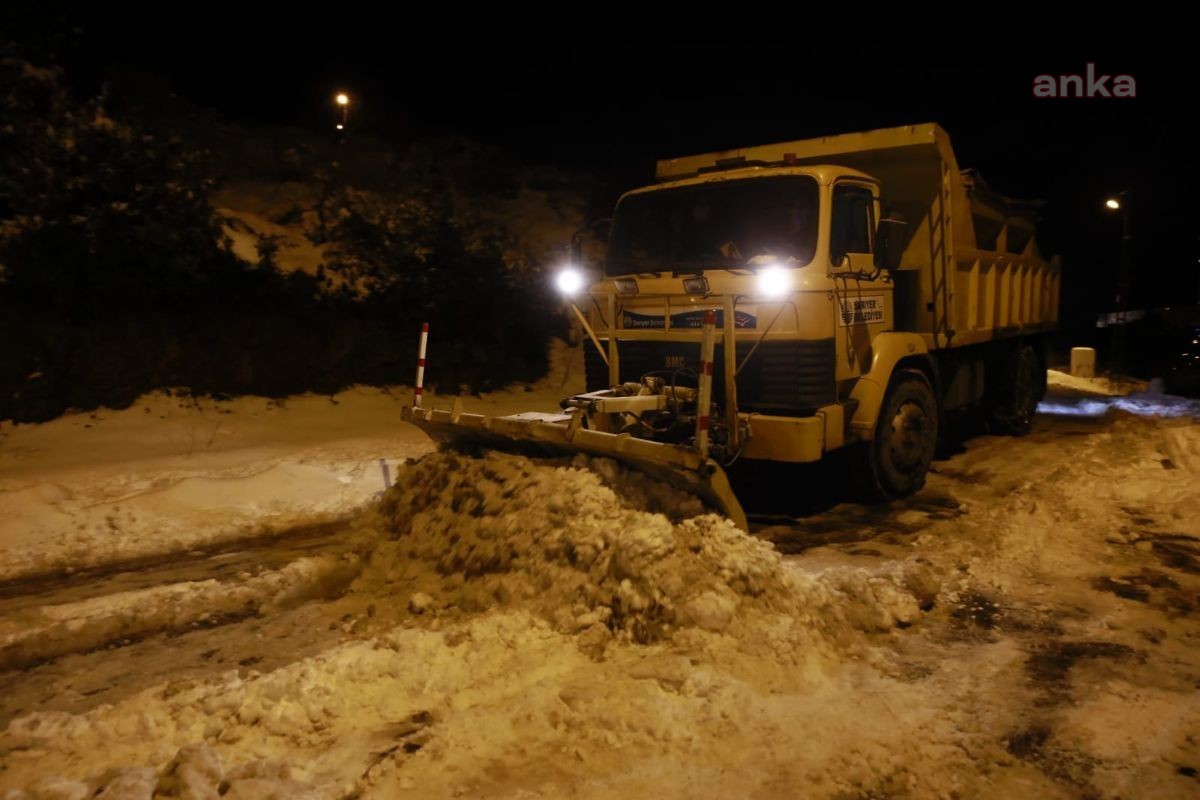 SARIYER BELEDİYESİ'NDEN GECE KAR NÖBETİ