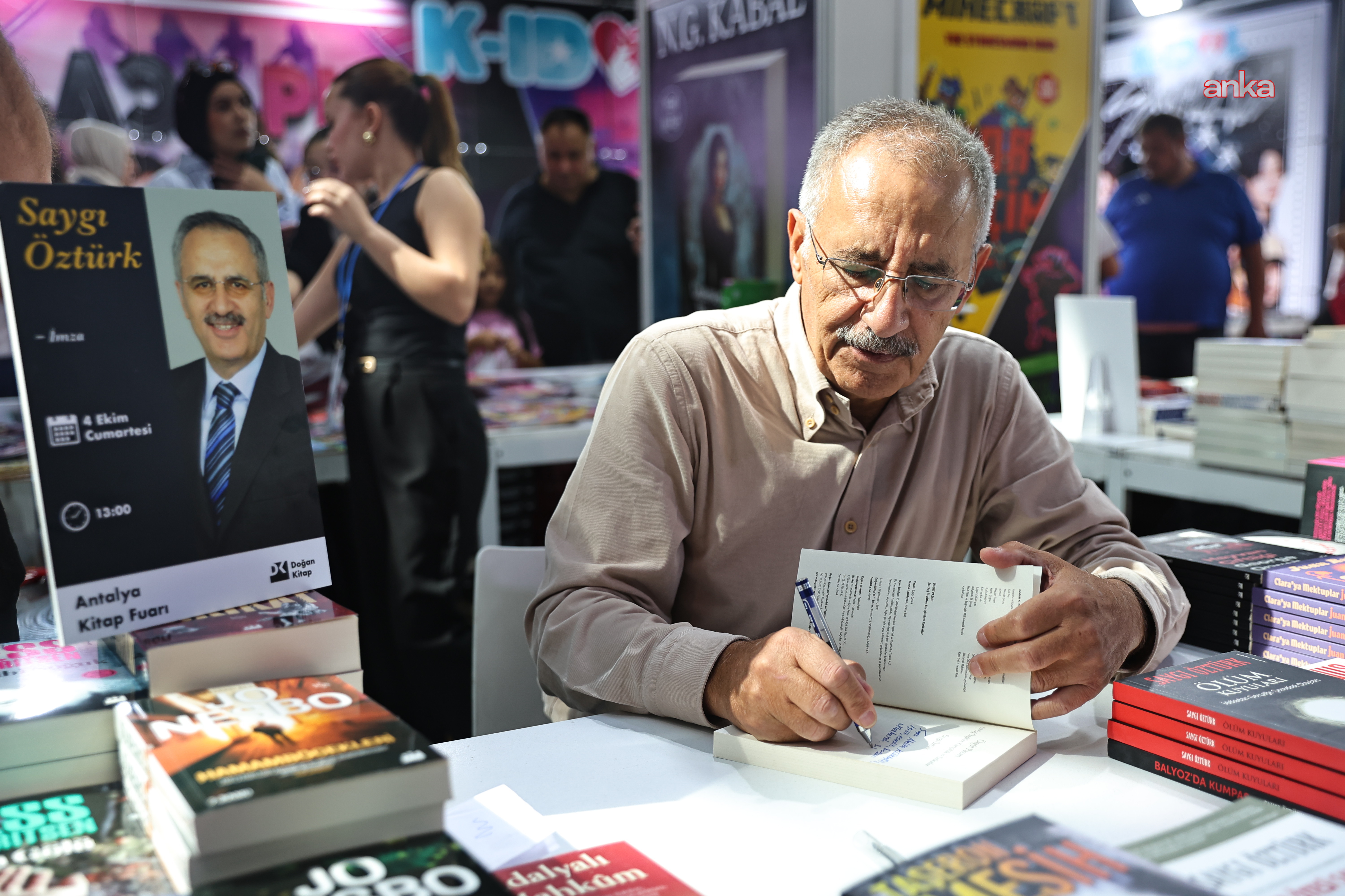 Vali Hulusi Şahin 15'nci Antalya Kitap Fuarı’nı ziyaret etti