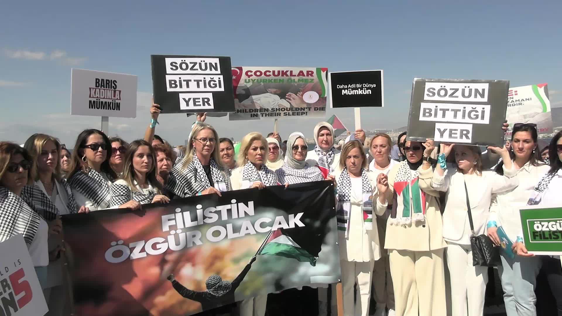 Filistin için İzmir’de kadınlardan ‘sessiz eylem’