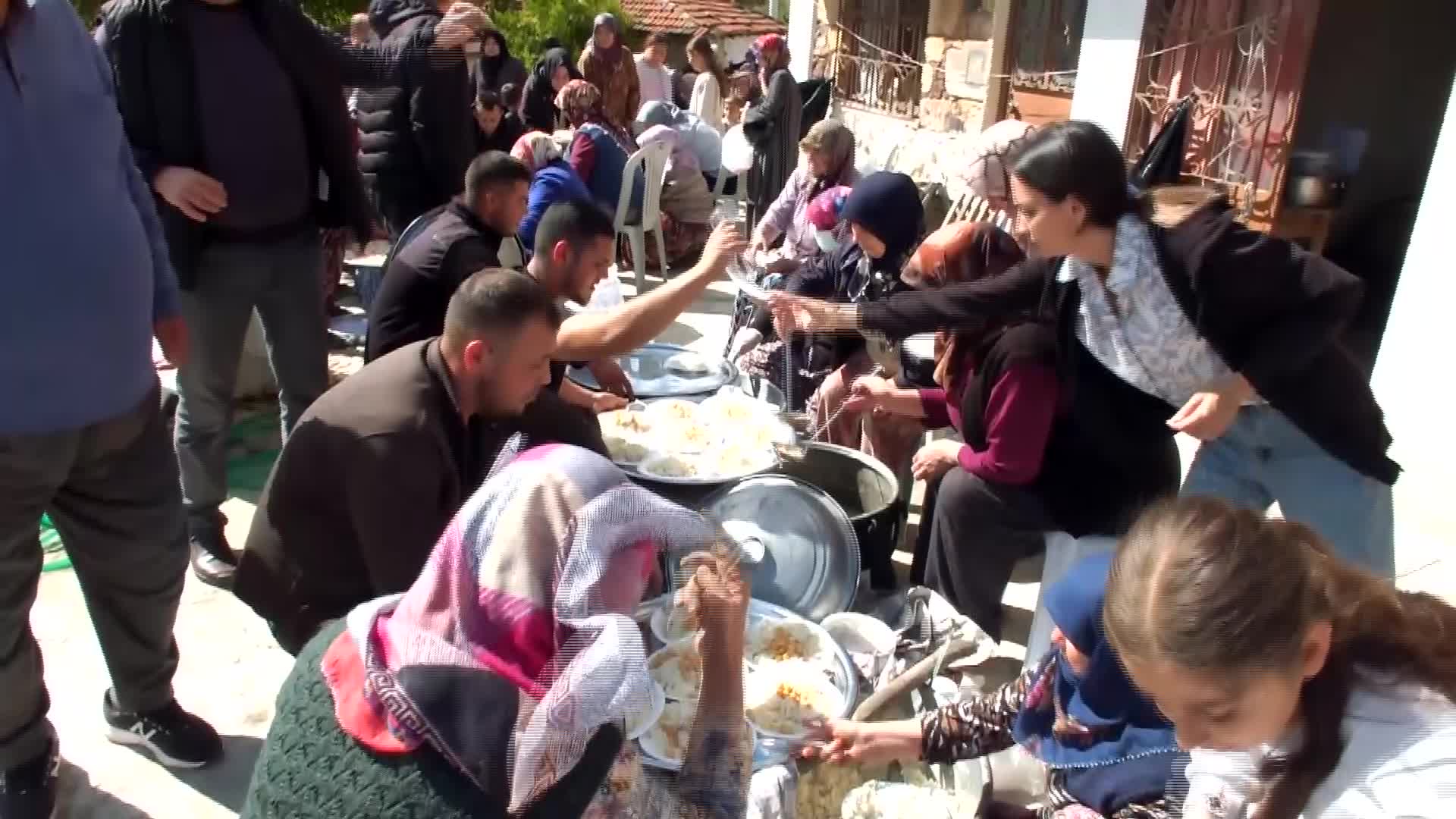 Burhaniye'de zeytin üreticileri yağmur duasına çıktı