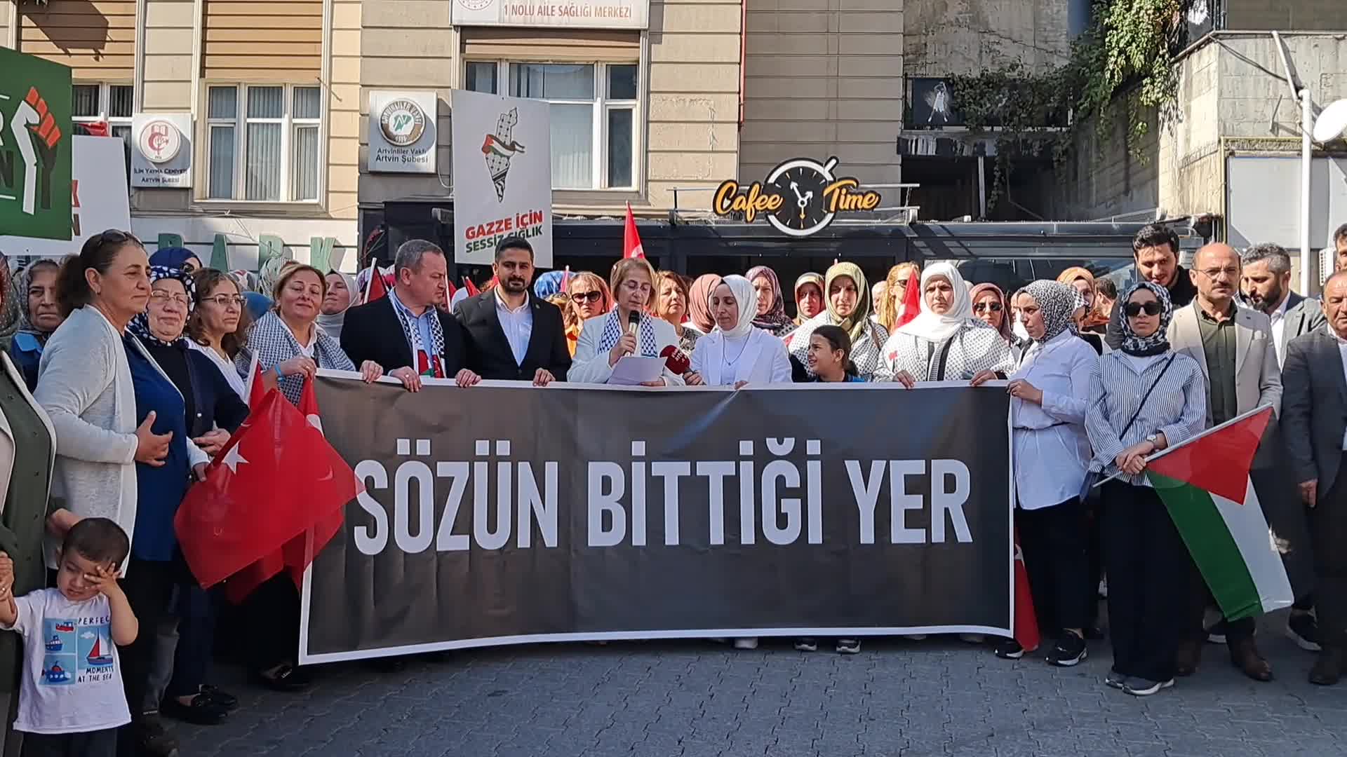 Artvin'de AK Parti Kadın Kolları’ndan Gazze için "Sessiz Yürüyüş"