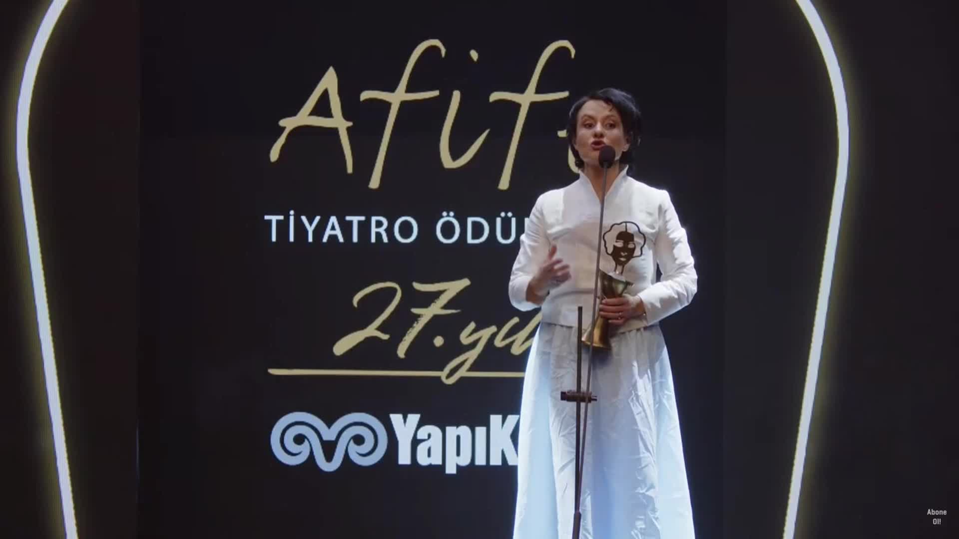 Afife Tiyatro Ödülleri'nde Tamer Karadağlı'ya protesto