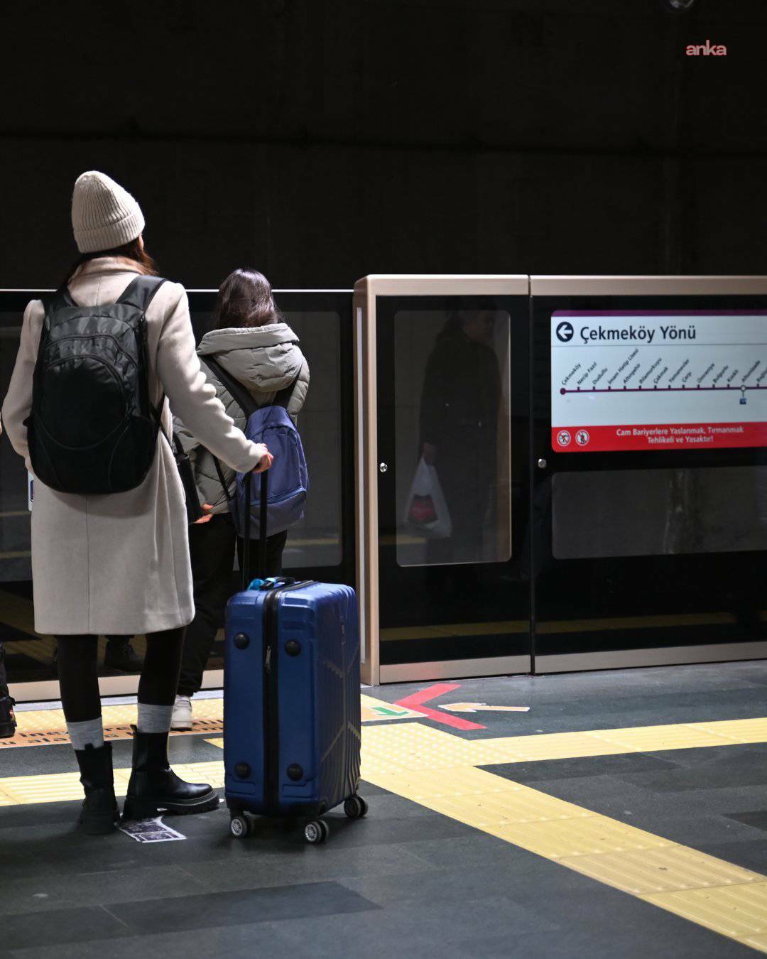 Metro İstanbul'dan "valizle yolculuk" uyarısı: "30 kilodan ağır veya 120×60×50 santimetreden büyük valizler araçlara alınmayacak, birden fazla valiz için ilave bir yolculuk ücreti alınacak"