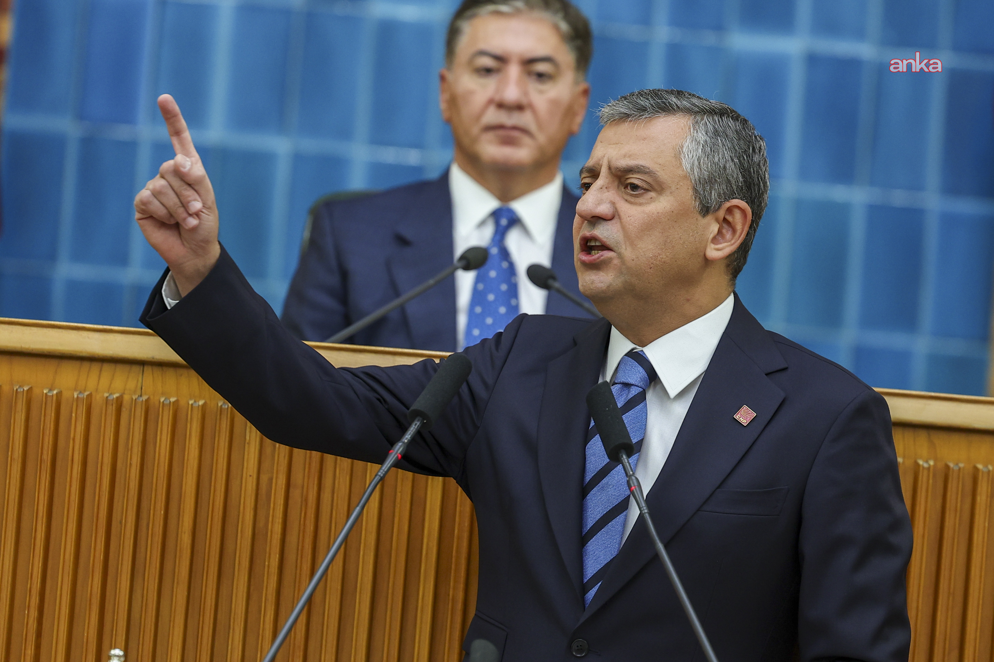 CHP Grup Toplantısı... Özgür Özel: "Şimdiden 'altın yumurtlayan tavuğu' Trump'a verip iki yumurtasına razı olmak olmaz"
