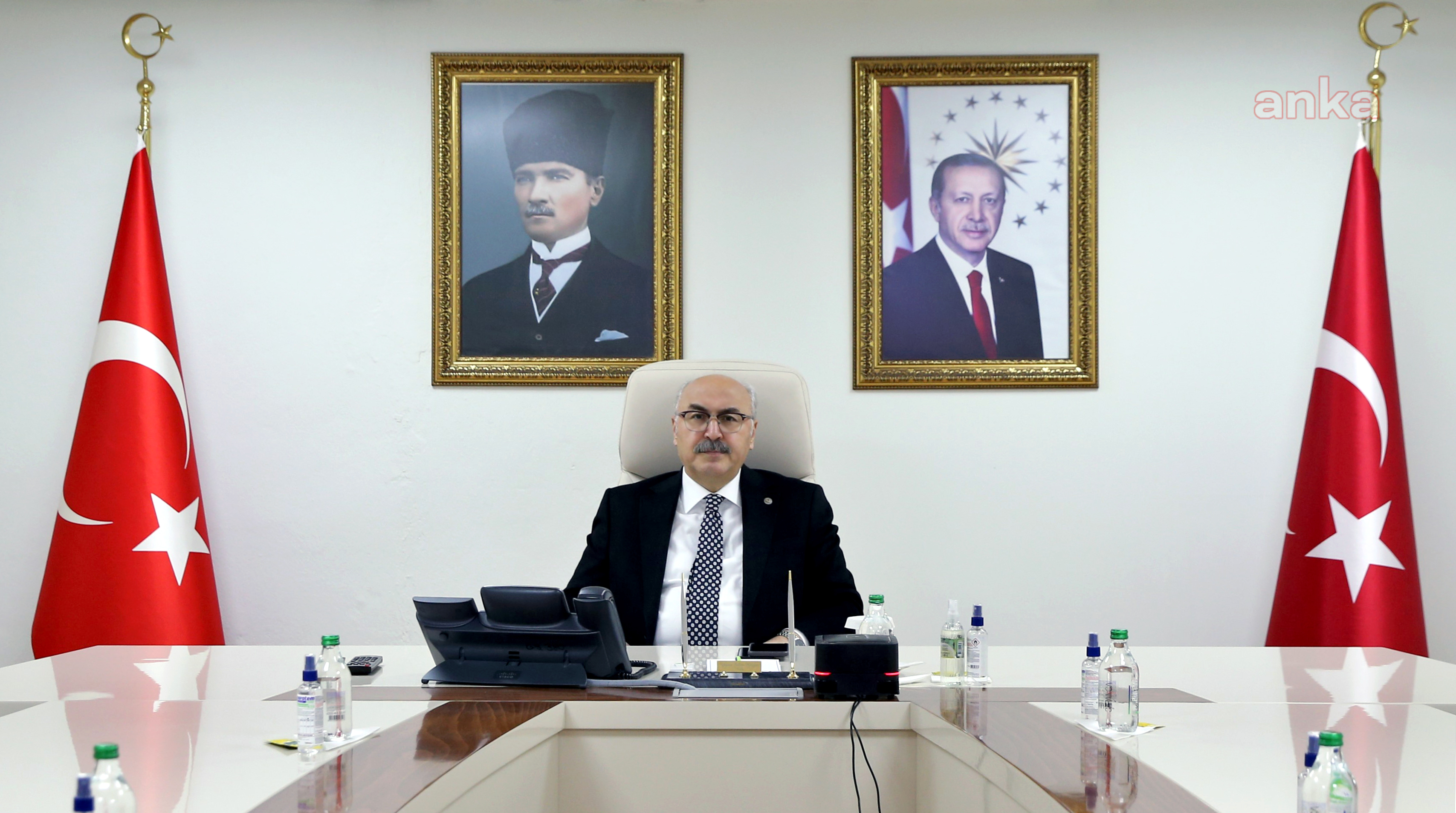 İZMİR'DE SAĞLIKÇILARIN YÜZDE 72'Sİ AŞILANDI