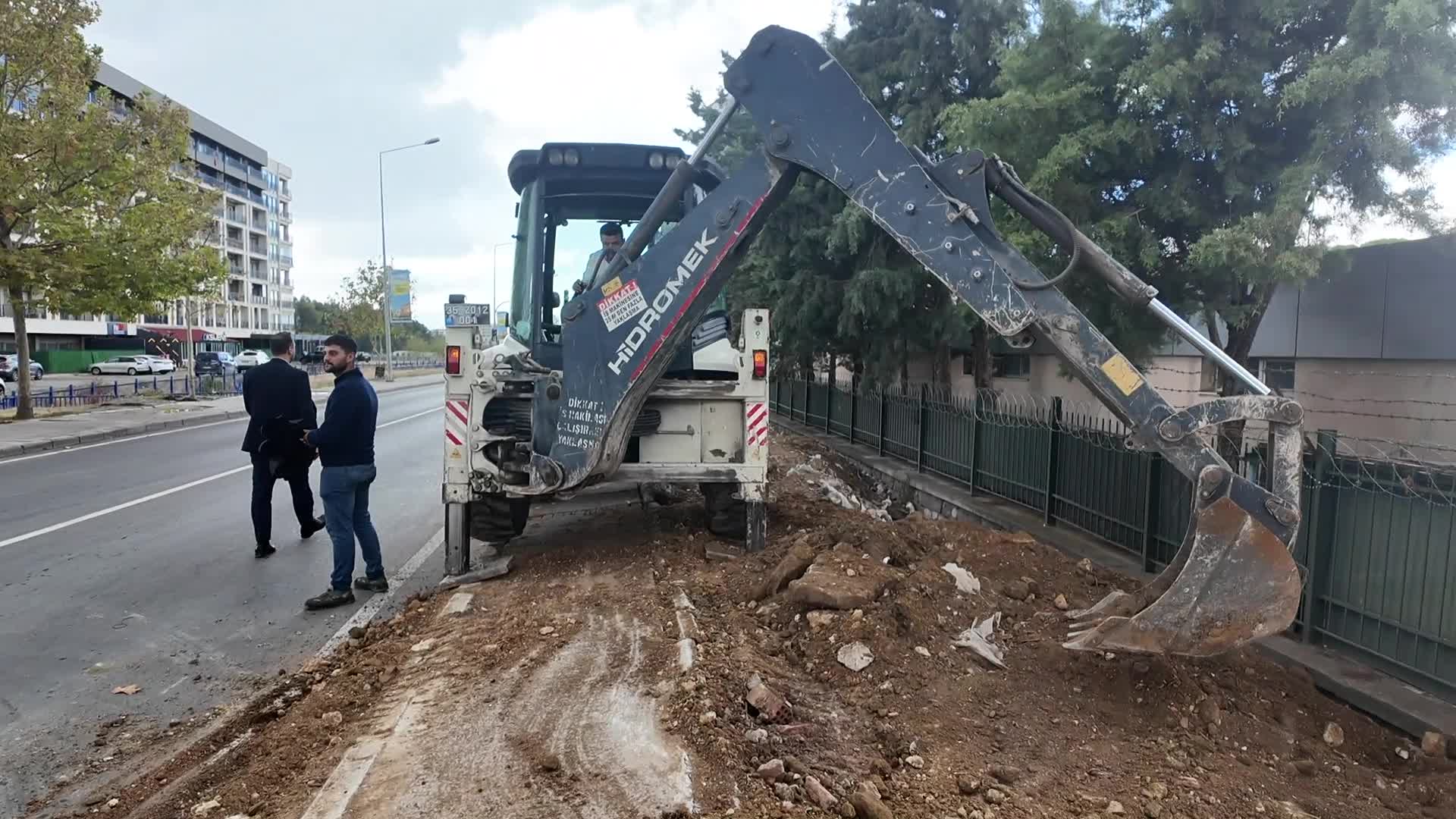 Bornova Belediye Başkanı Eşki okullar bölgesindeki düzenlemeleri yerinde inceledi