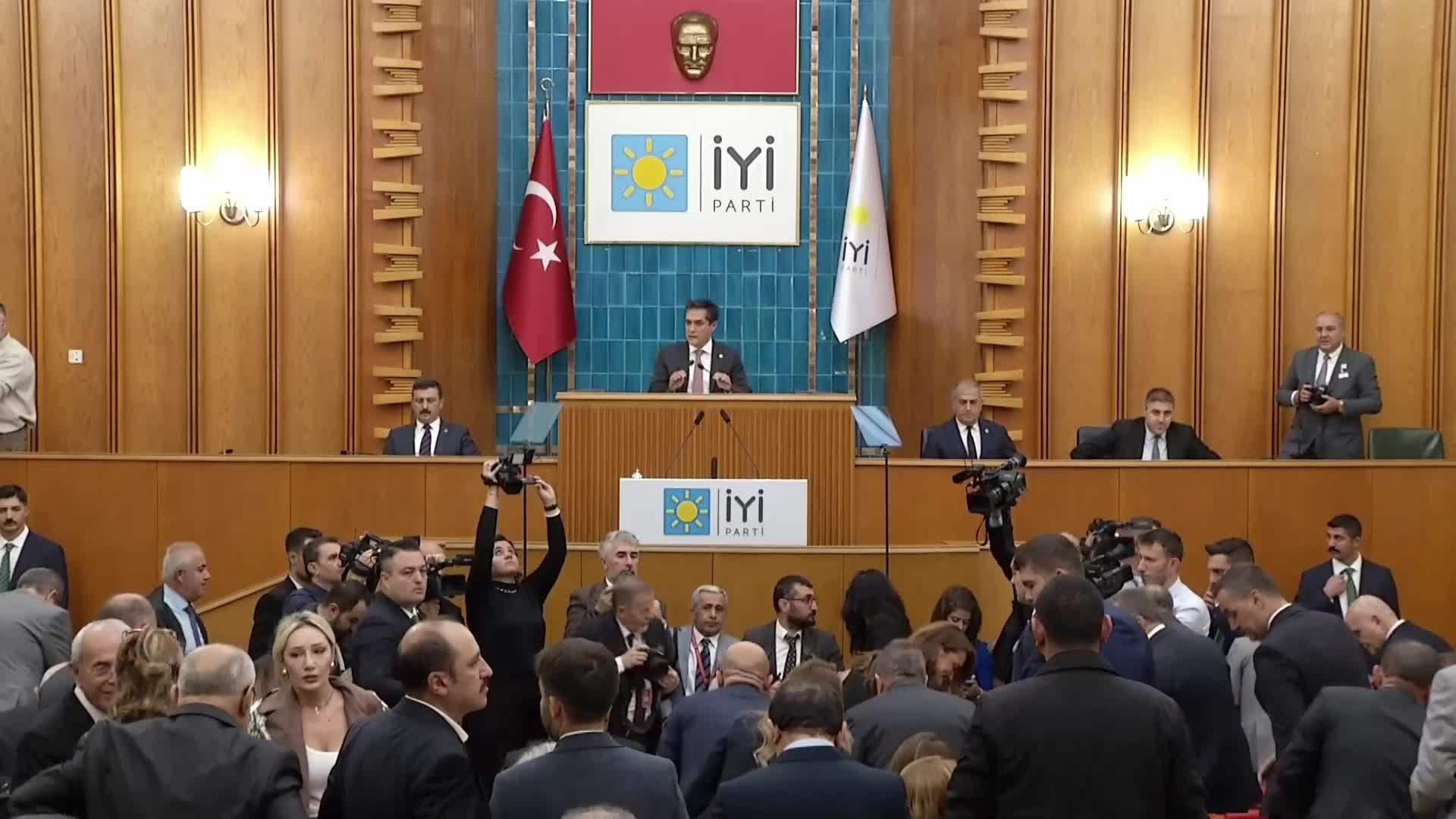 İYİ Parti grup toplantısı... Genel Başkan Dervişoğlu: "Meşruiyeti fotoğraf karelerinde değil, milletin vicdanında arayanlarız"