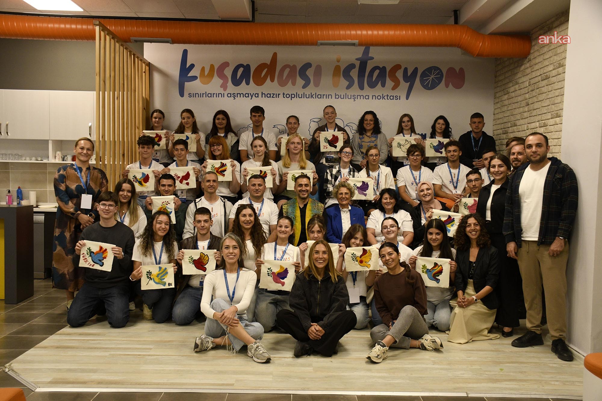 Kuşadası'nda Gençlik Toplantısı’nın ikinci gününde keçe atölyesi ile devam etti