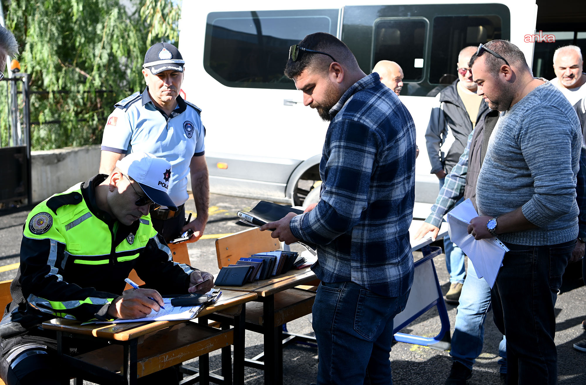 Kuşadası'nda okul servislerine denetim